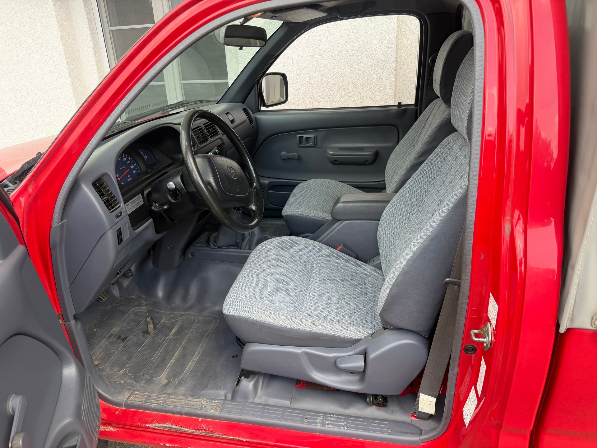 TOYOTA Hilux LN 165 - L-image-6