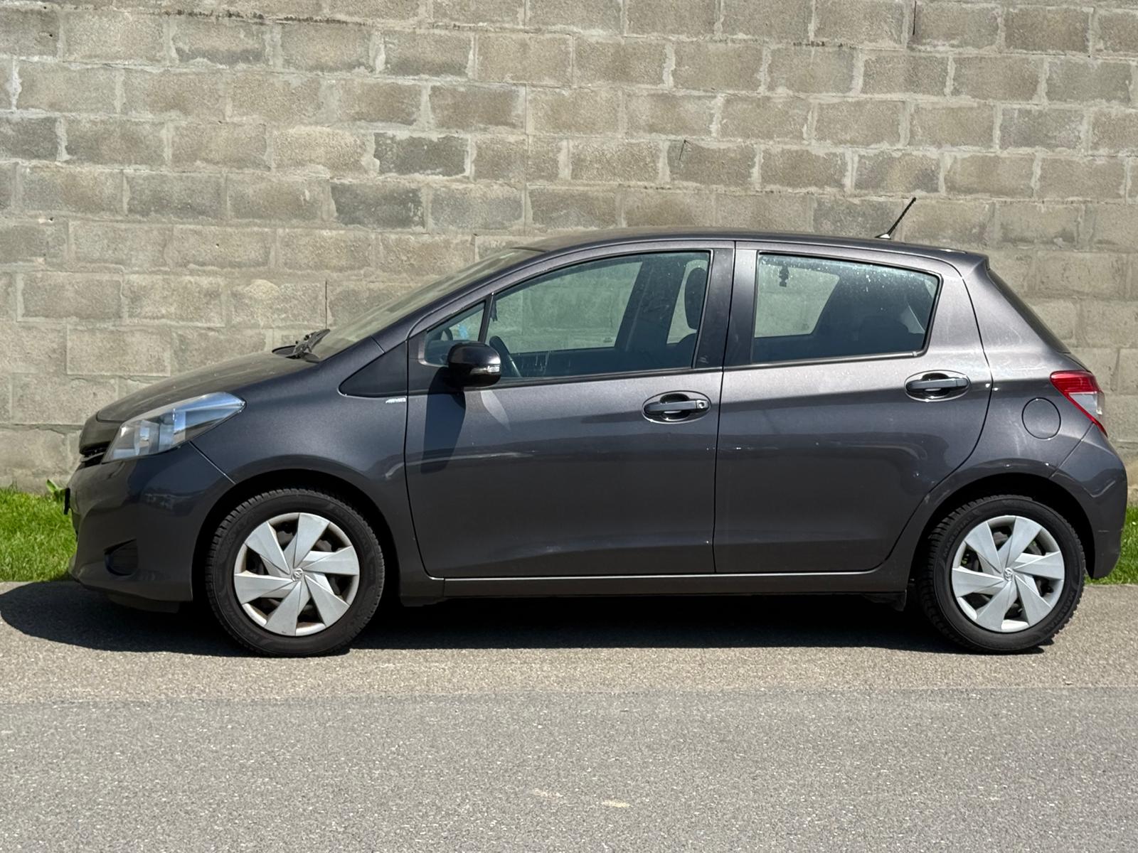 TOYOTA Yaris 1.33 Luna-image-1