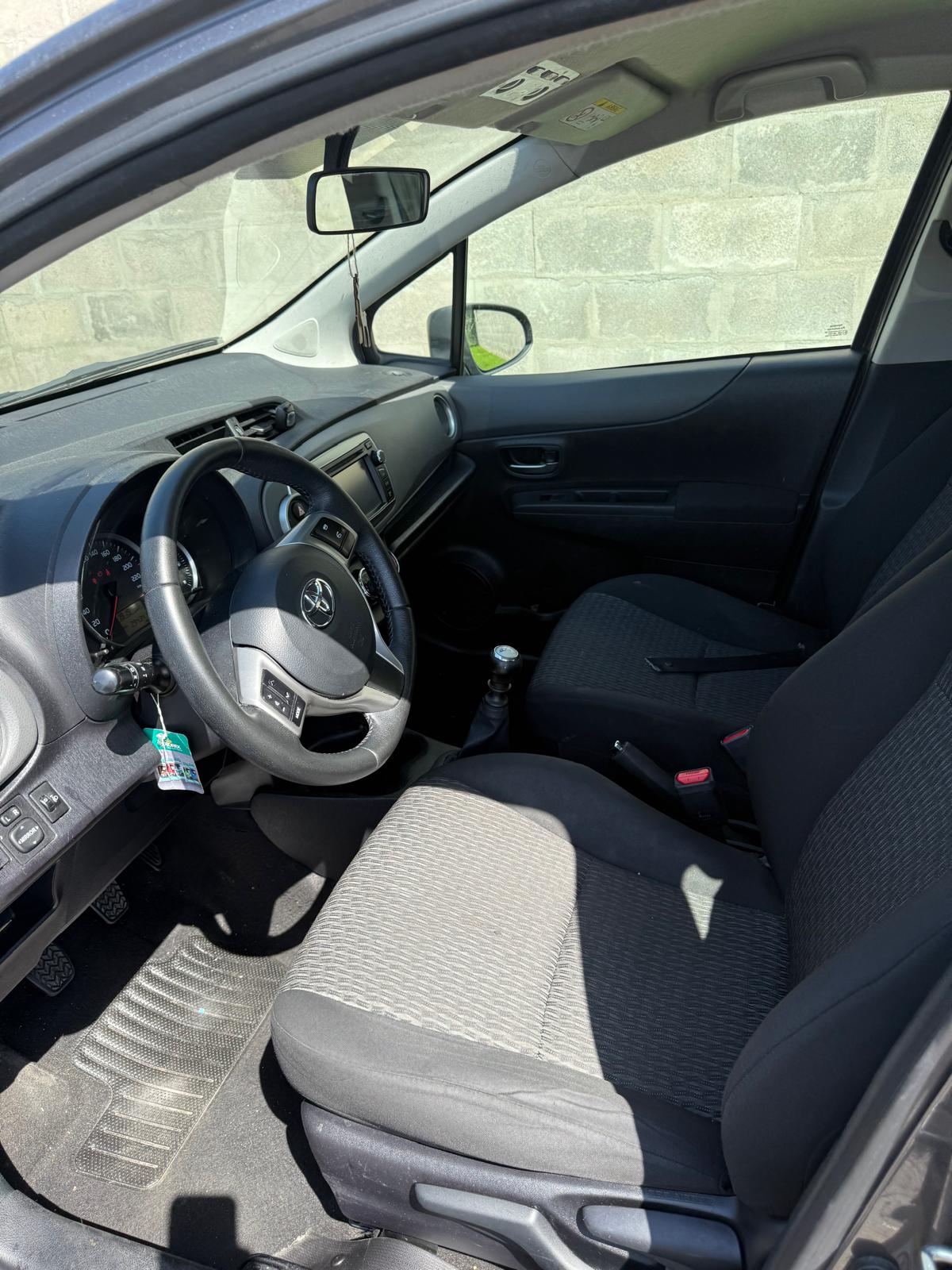 TOYOTA Yaris 1.33 Luna-image-6