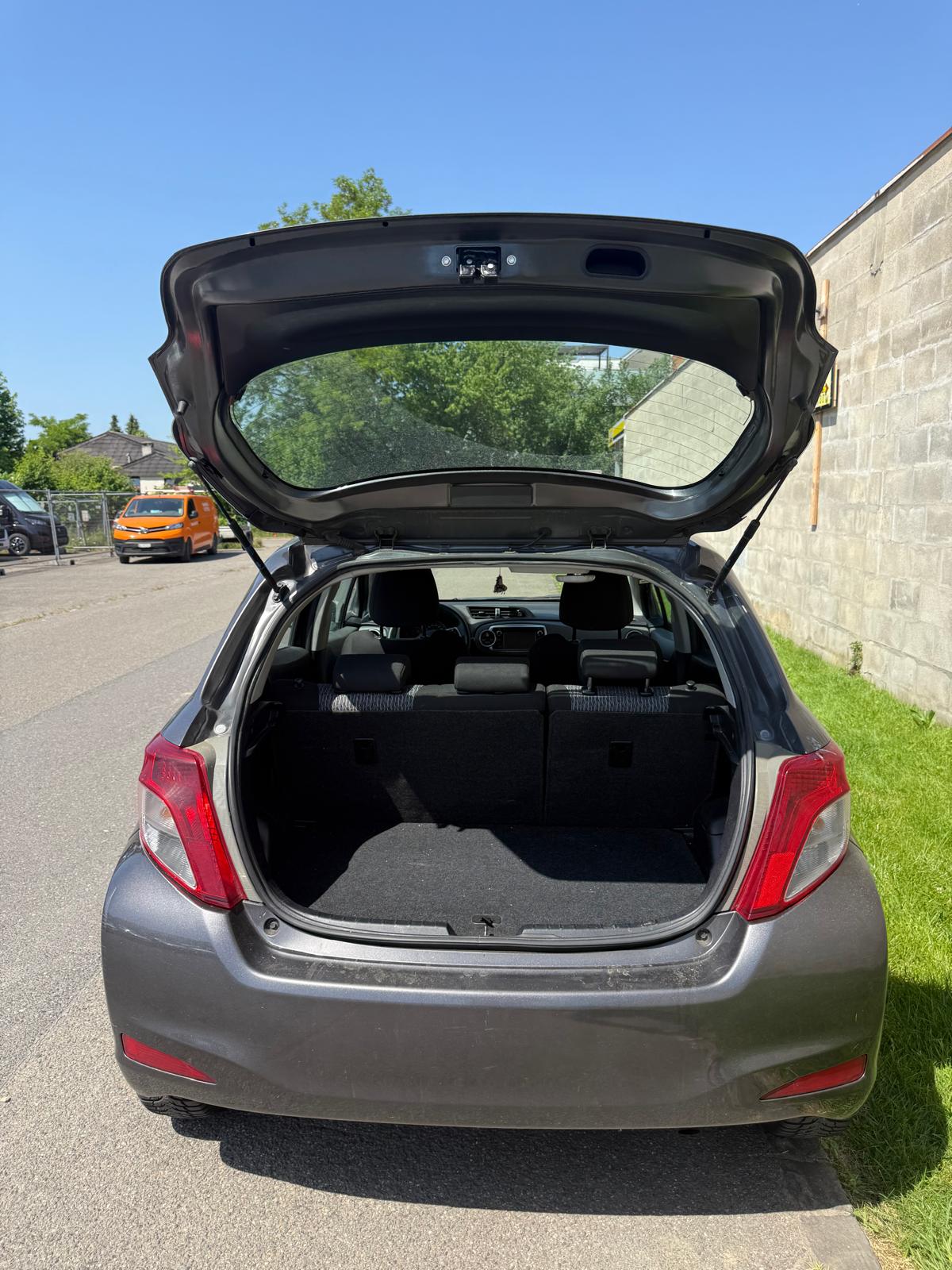 TOYOTA Yaris 1.33 Luna-image-8