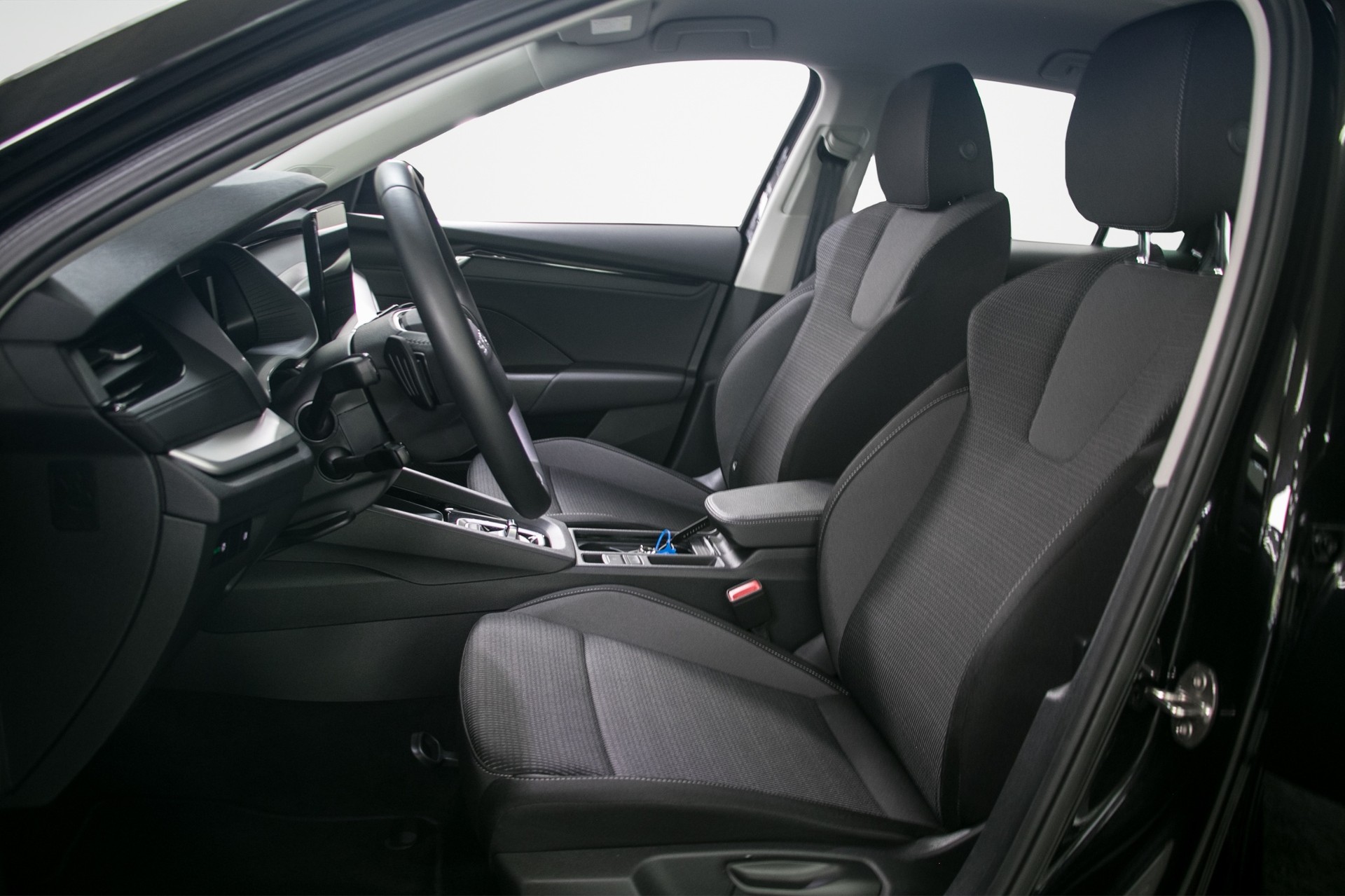 SKODA Octavia Combi 2.0 TDI DSG Selection-image-11