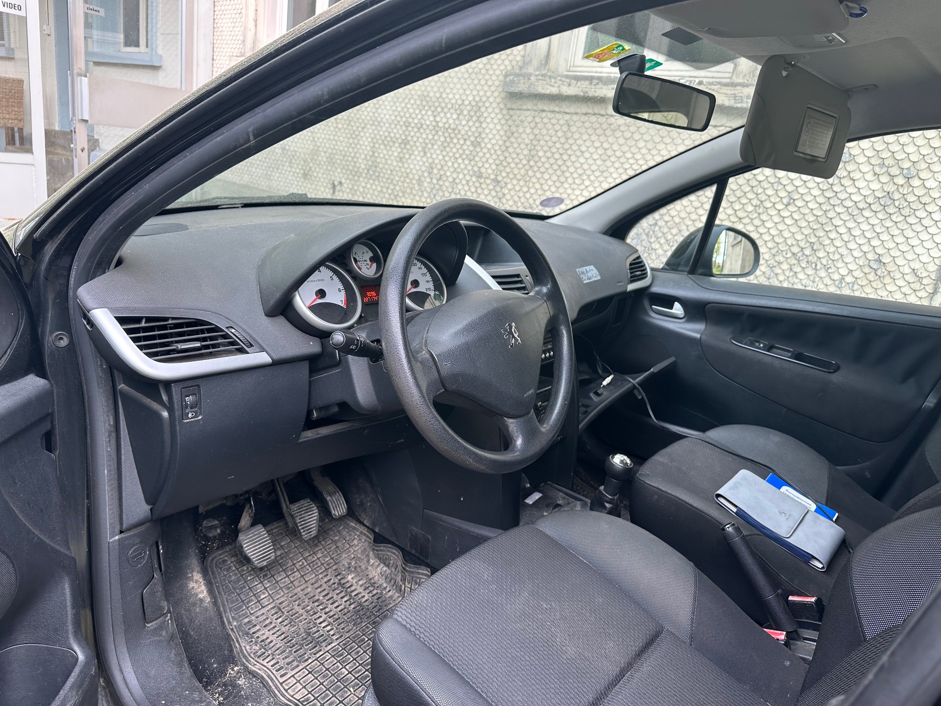 PEUGEOT 207-image-3