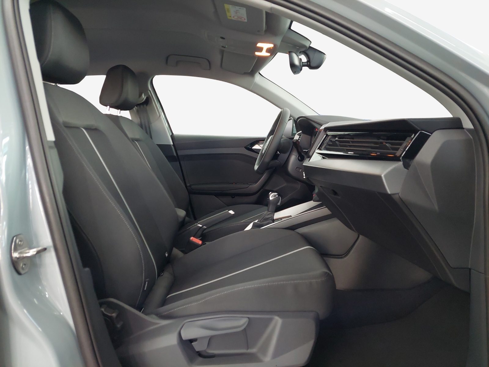 AUDI A1 Sportback 30 TFSI Attraction-image-14