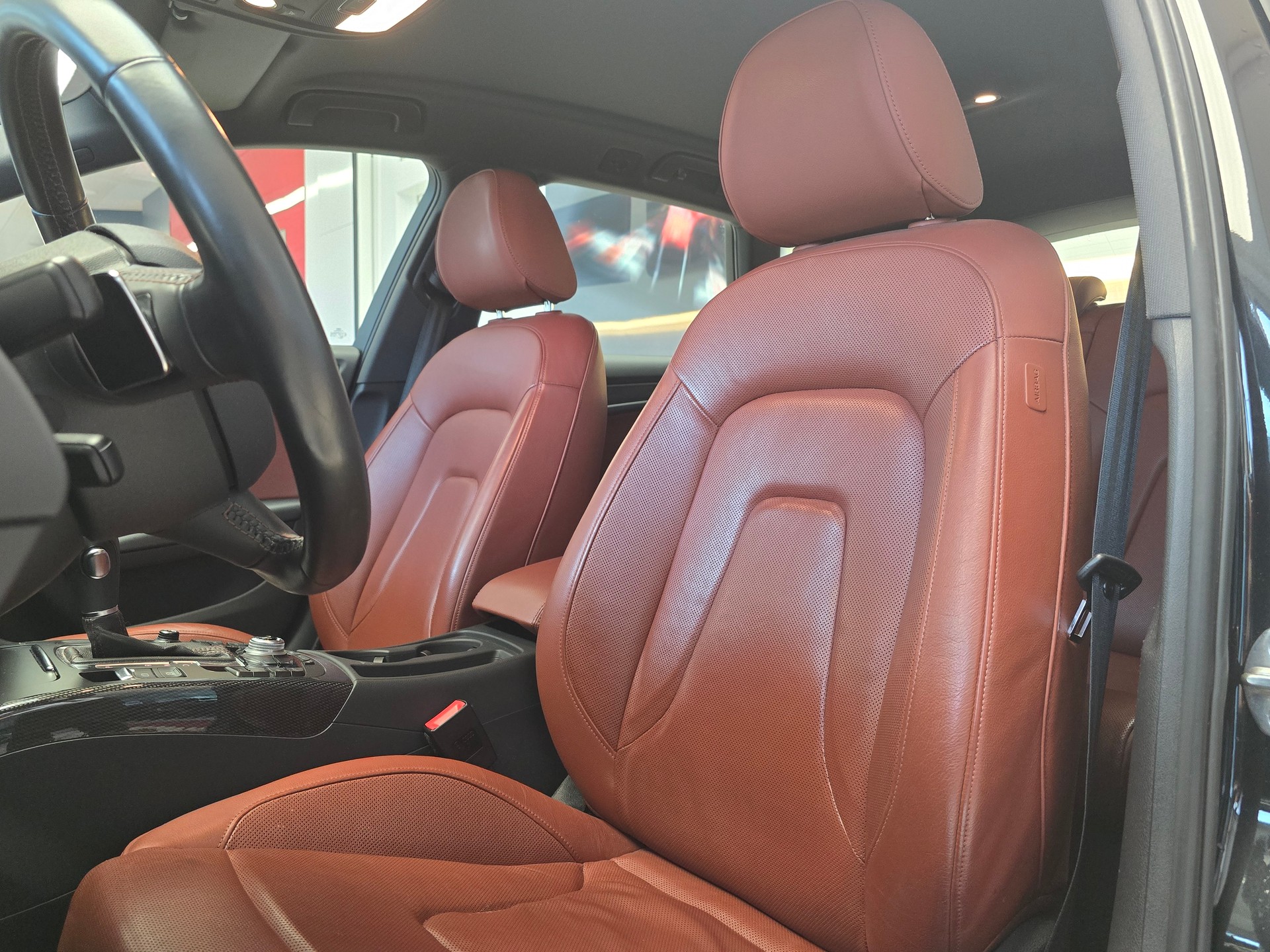AUDI S4 Avant 3.0 TFSI quattro S-tronic-image-9