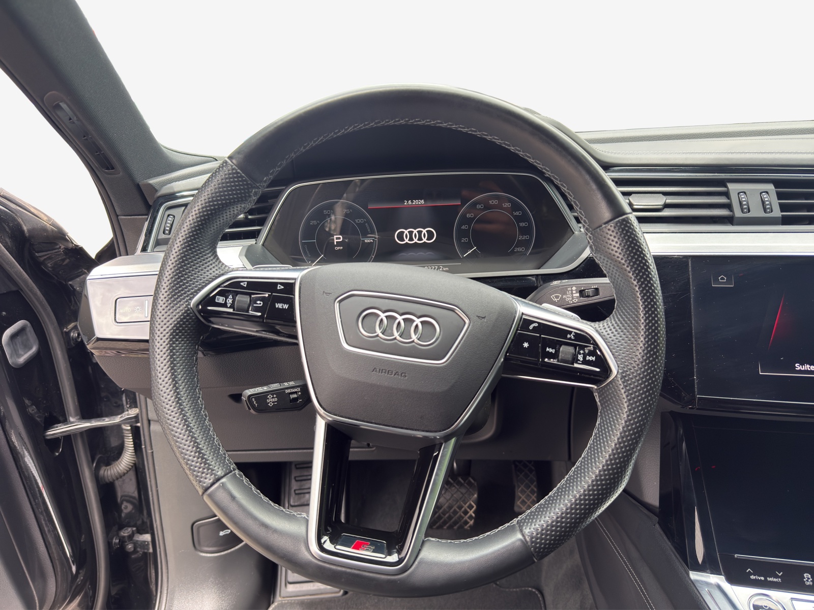 AUDI e-tron 55 Sportback S Line Black Edition quattro-image-10