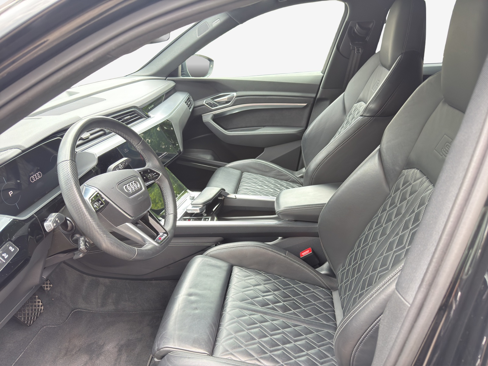 AUDI e-tron 55 Sportback S Line Black Edition quattro-image-8