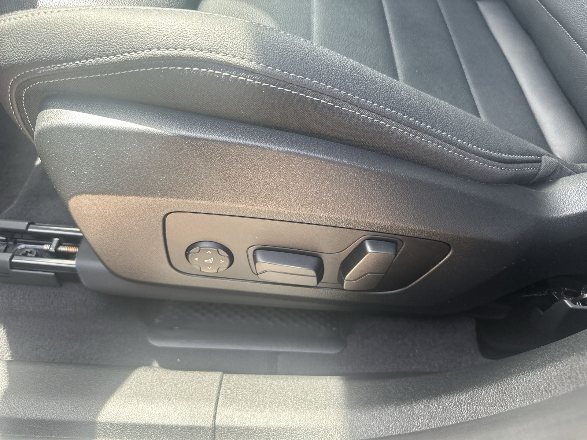 BMW X1 xDrive 23i 48V xLine-image-18