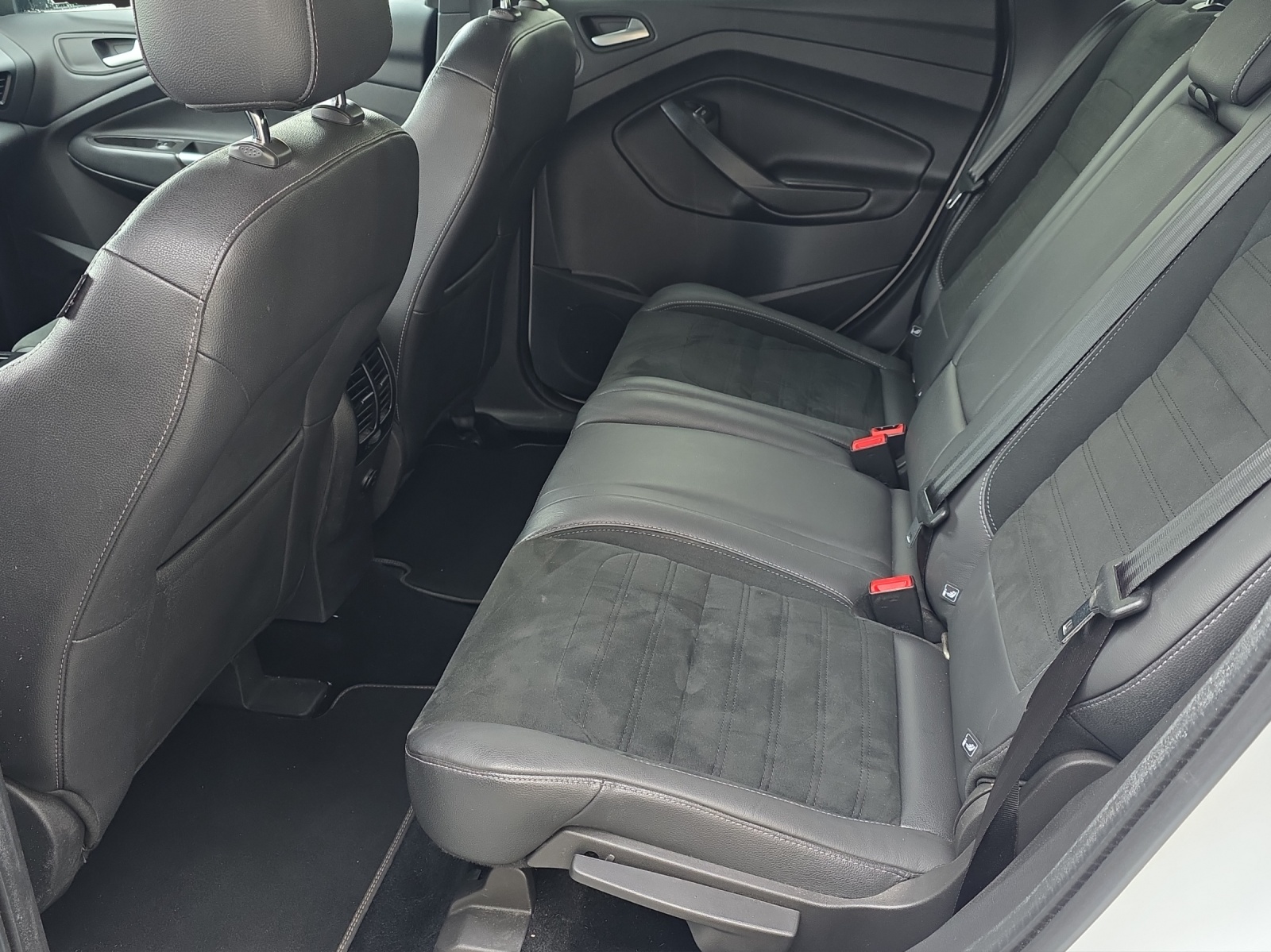 FORD Kuga 2.0 TDCi ST Line 4WD PowerShift-image-9