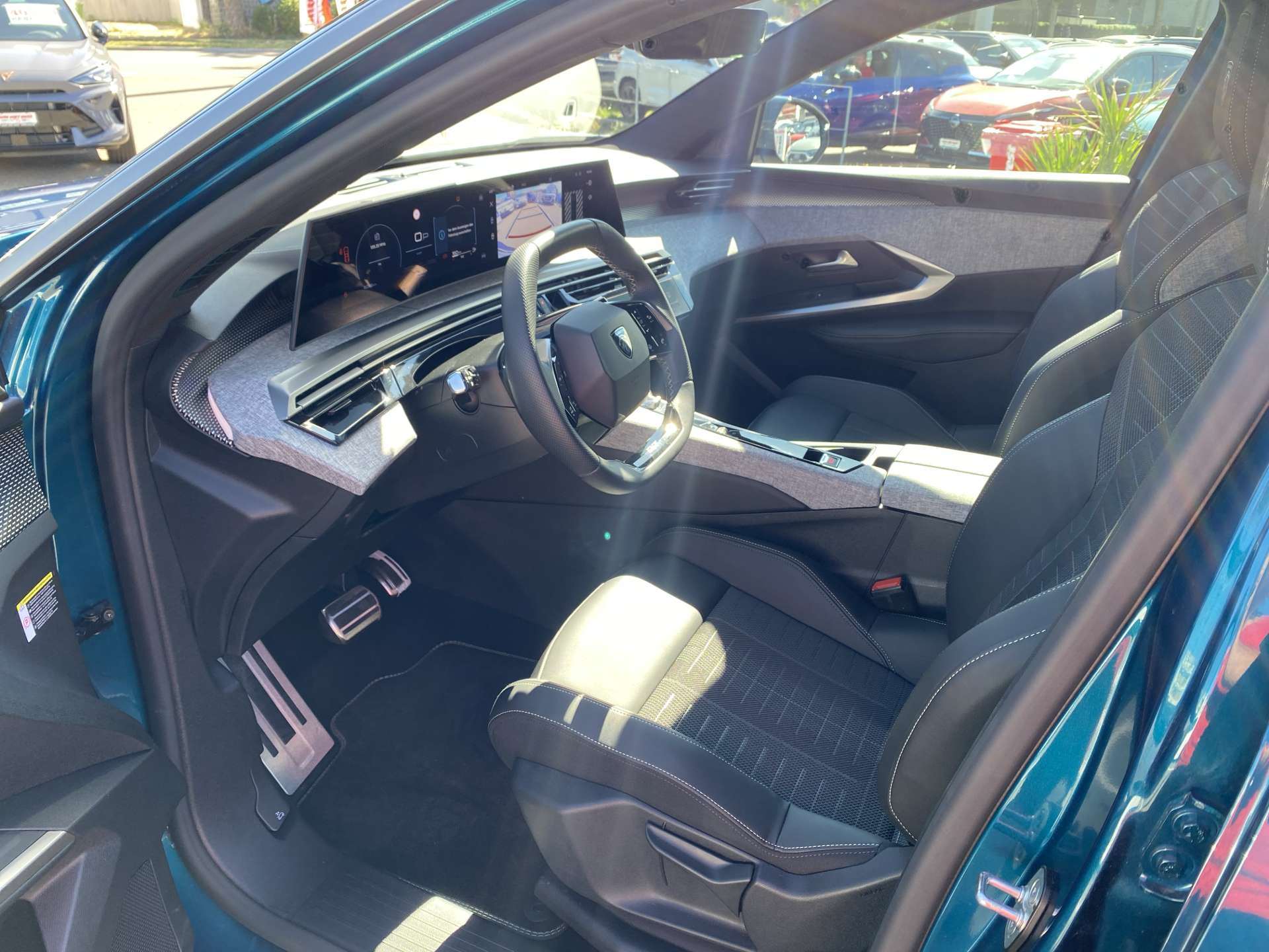 PEUGEOT 3008 145 GT Hybrid e-DCS-Automat-image-4