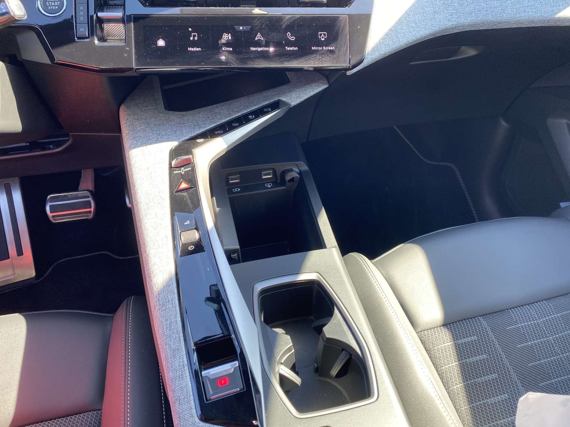 PEUGEOT 3008 145 GT Hybrid e-DCS-Automat-image-10
