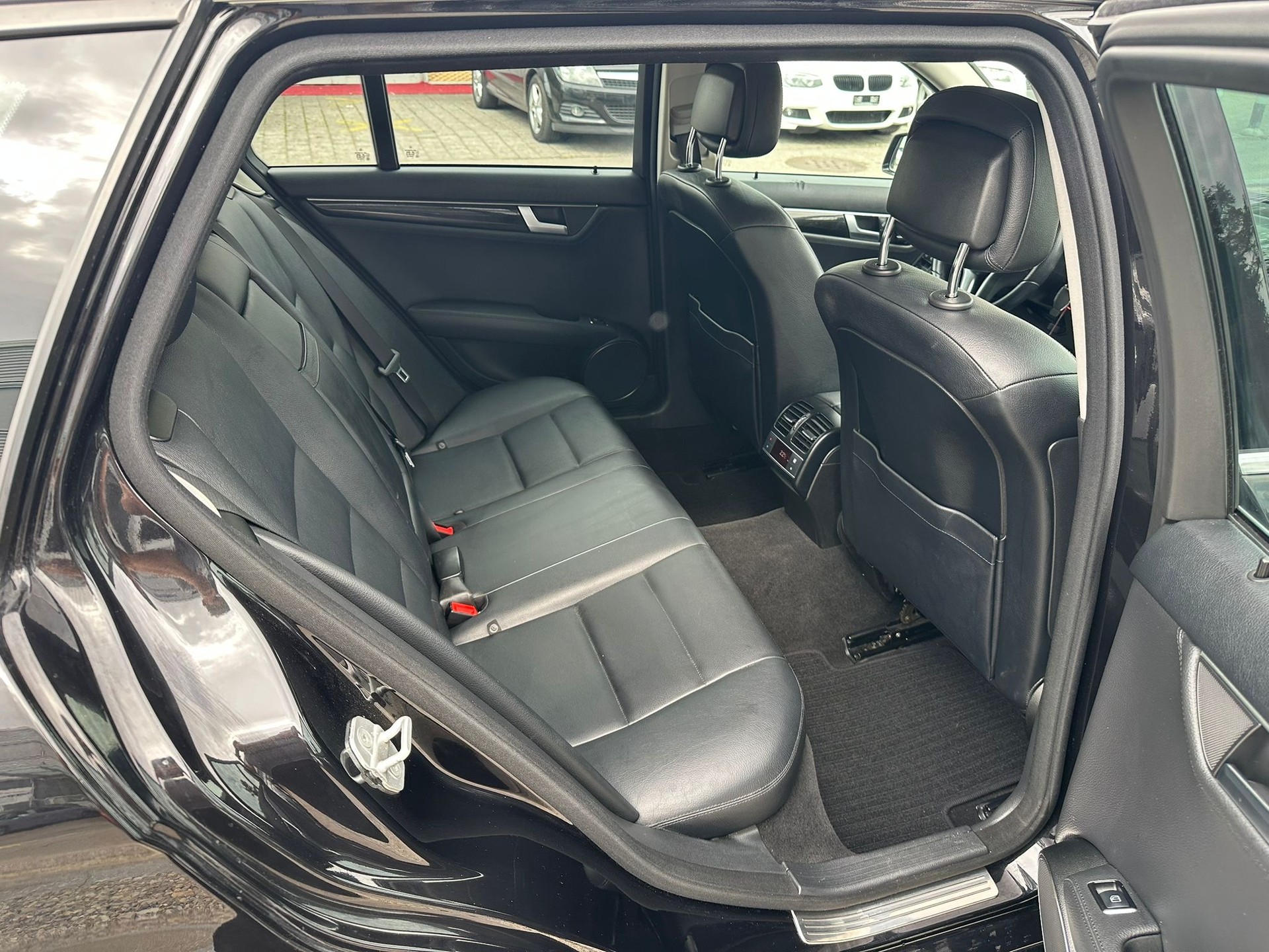 MERCEDES-BENZ C 250 CDI Avantgarde 4Matic 7G-Tronic-image-13