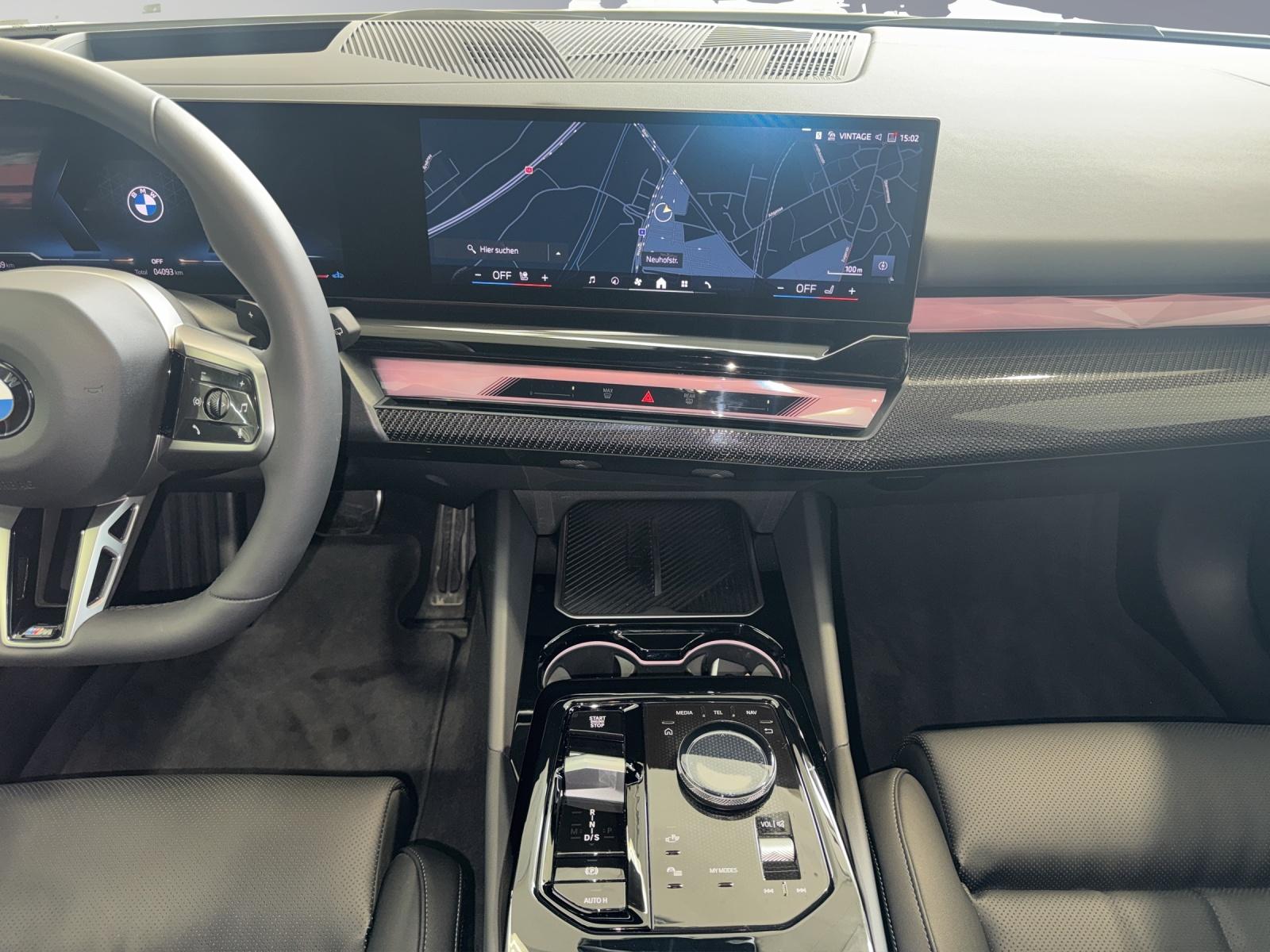 BMW 520d xDrive Touring-image-12