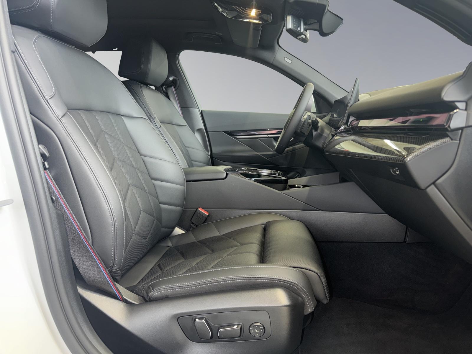 BMW 520d xDrive Touring-image-19