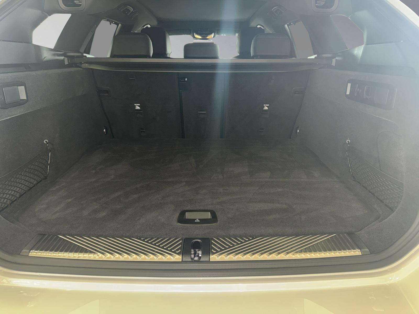 BMW 520d xDrive Touring-image-15