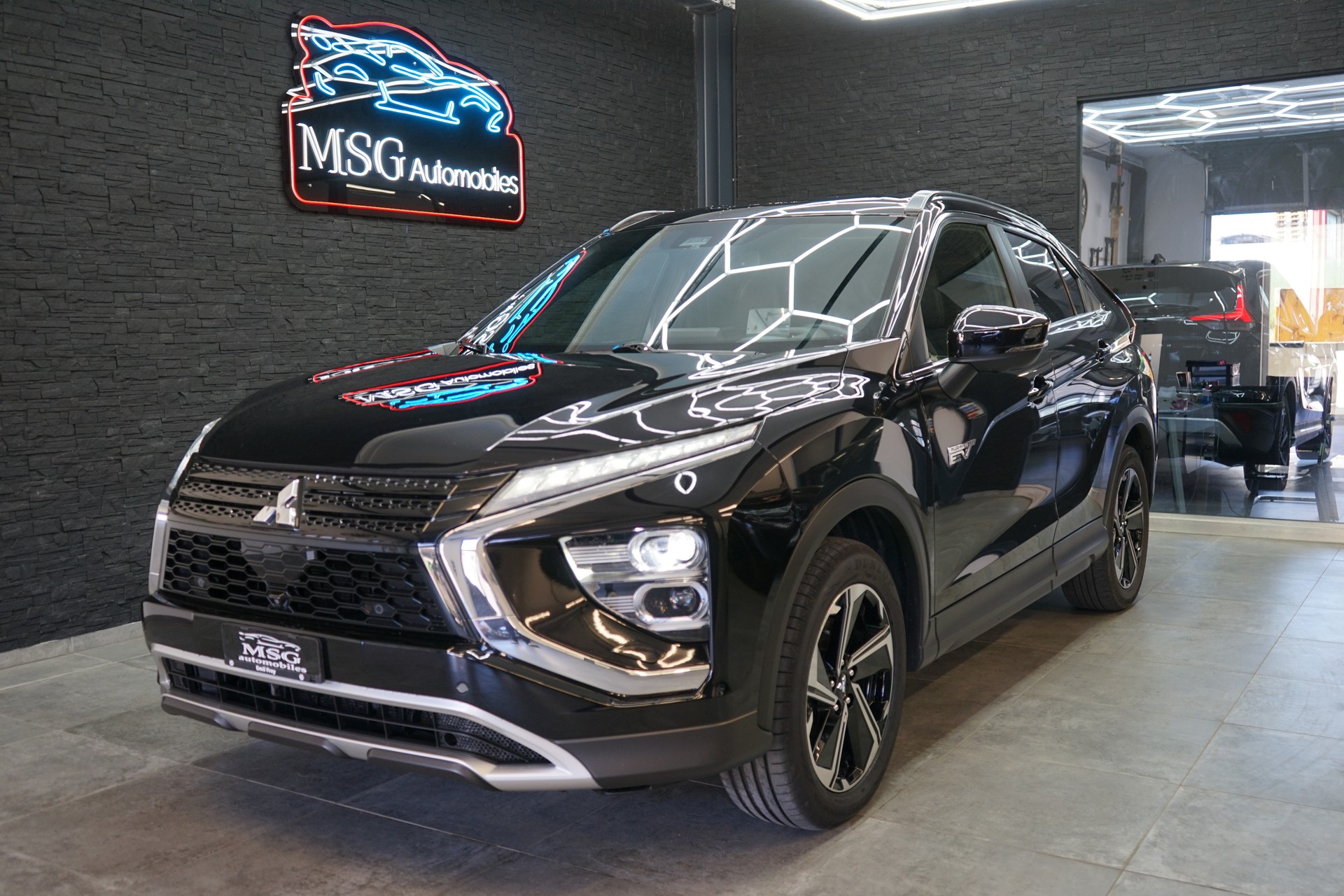 MITSUBISHI Eclipse Cross 2.4 PHEV Value 4WD-image-0