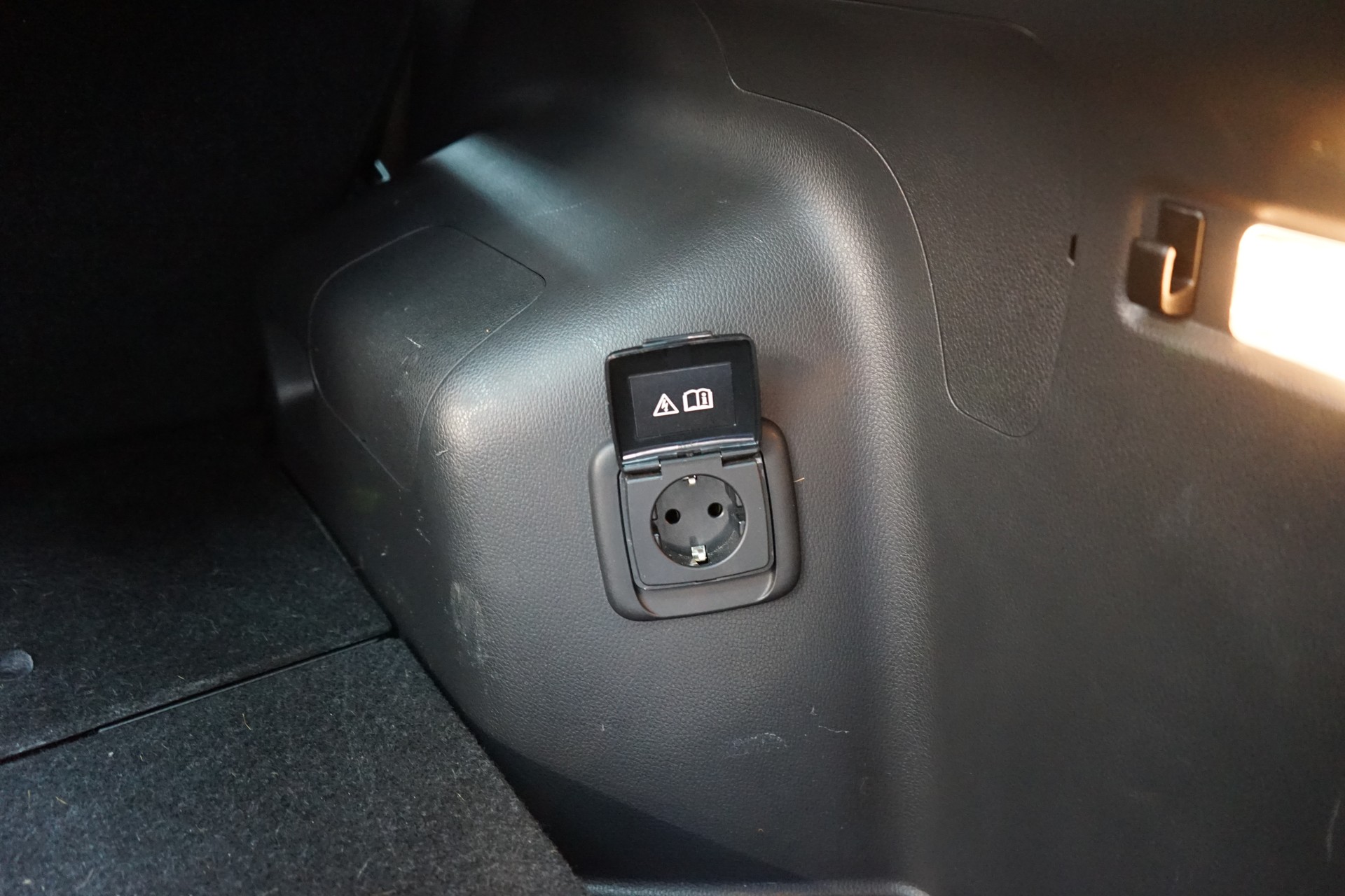 MITSUBISHI Eclipse Cross 2.4 PHEV Value 4WD-image-15