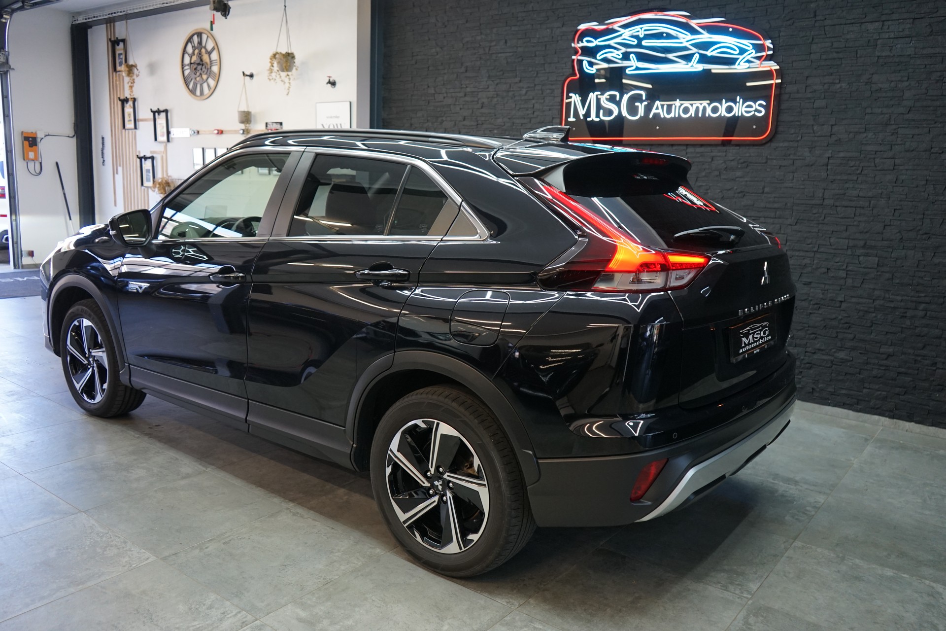 MITSUBISHI Eclipse Cross 2.4 PHEV Value 4WD-image-2