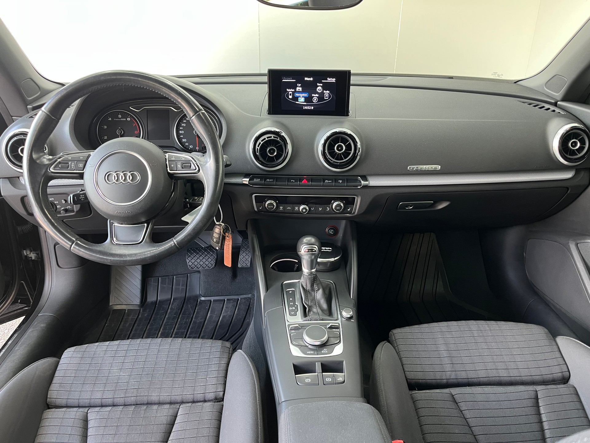 AUDI A3 Cabriolet 1.8 TFSI Ambition quattro S-tronic-image-10