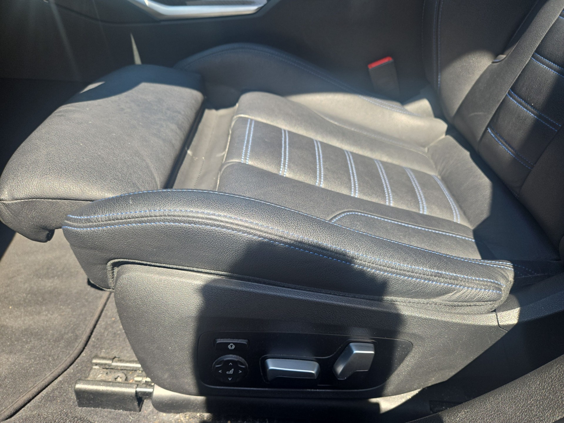 BMW M340i xDrive 48V Touring Steptronic-image-17