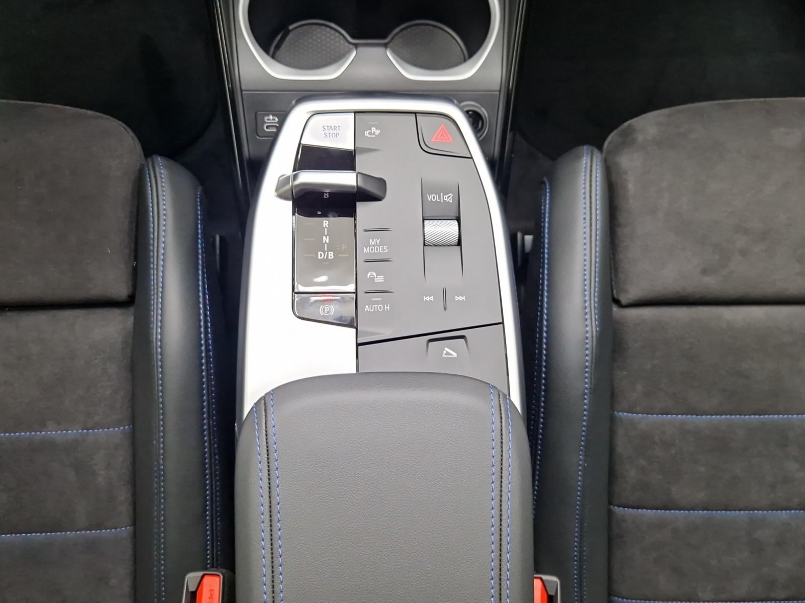 BMW iX1 30 xDrive-image-20