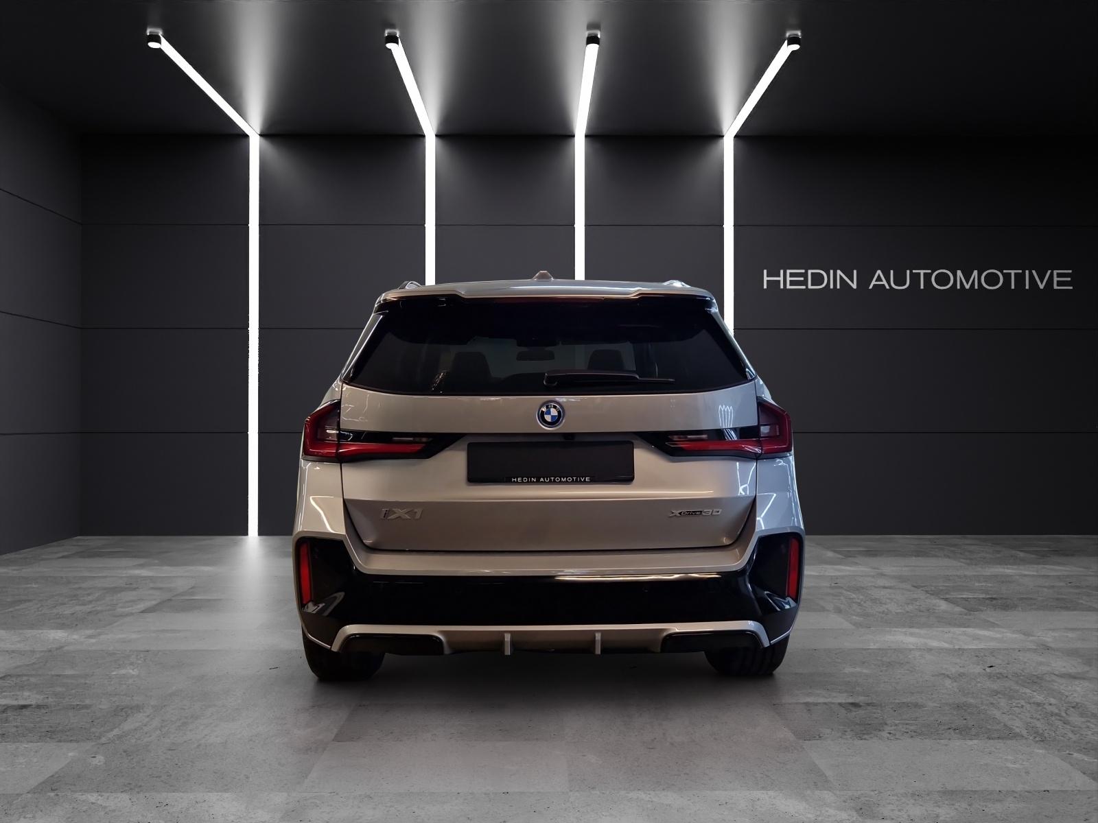 BMW iX1 30 xDrive-image-3