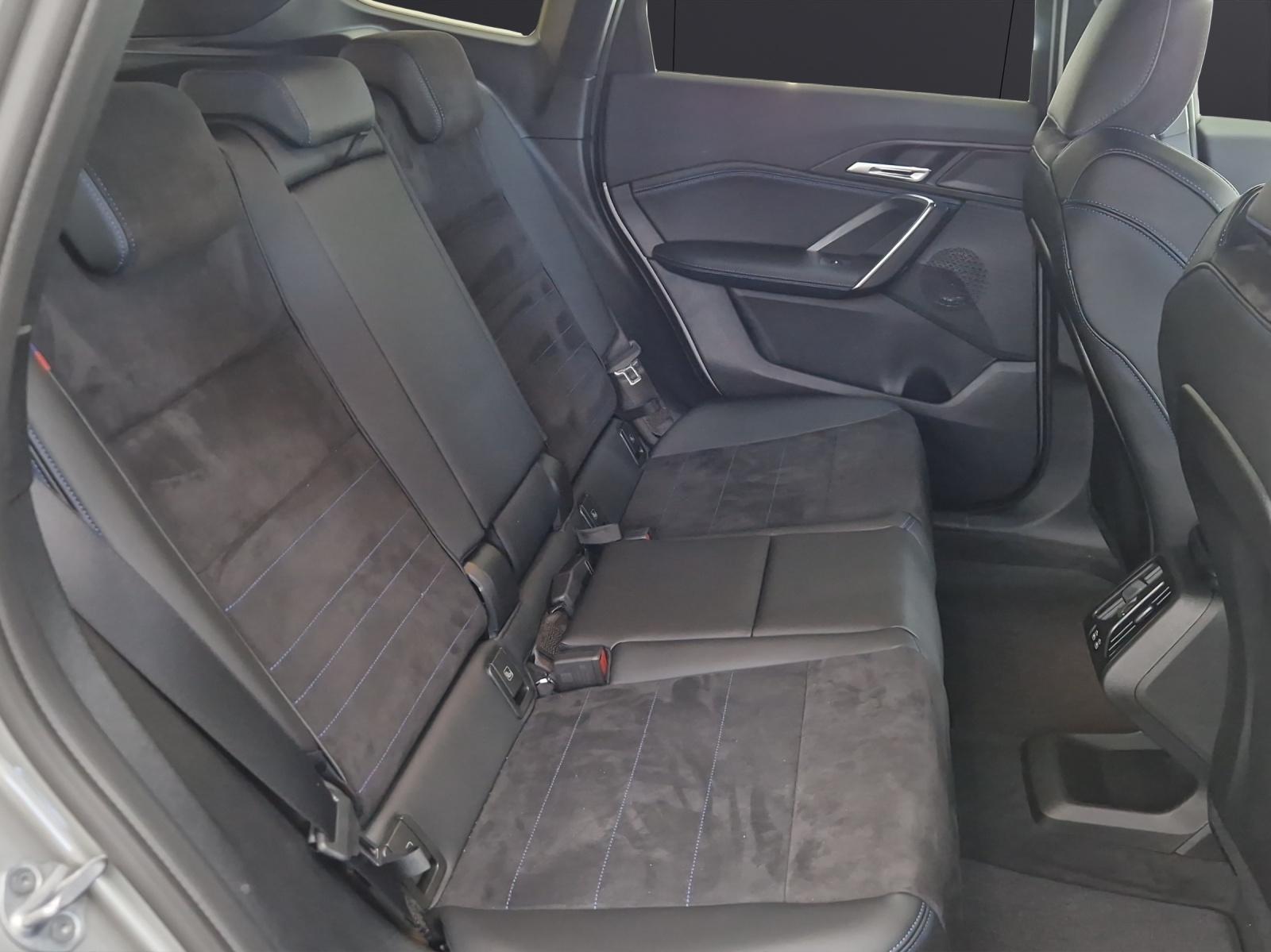 BMW iX1 30 xDrive-image-13