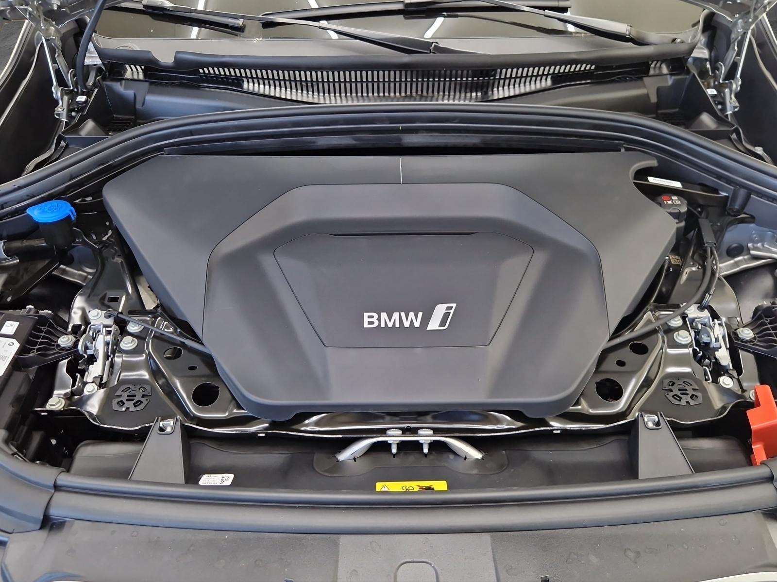 BMW iX1 30 xDrive-image-22