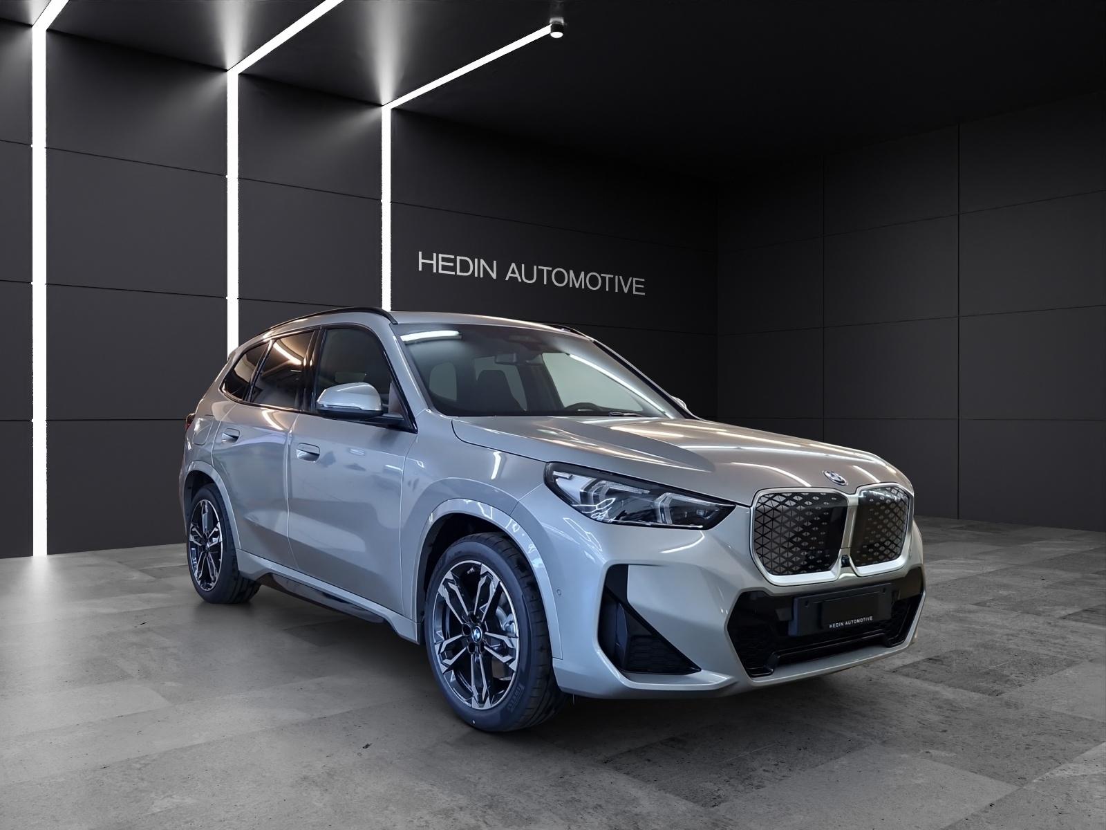 BMW iX1 30 xDrive-image-6