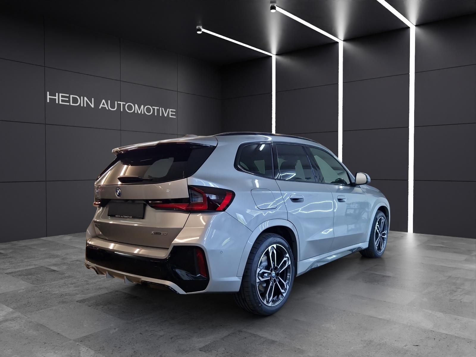 BMW iX1 30 xDrive-image-4