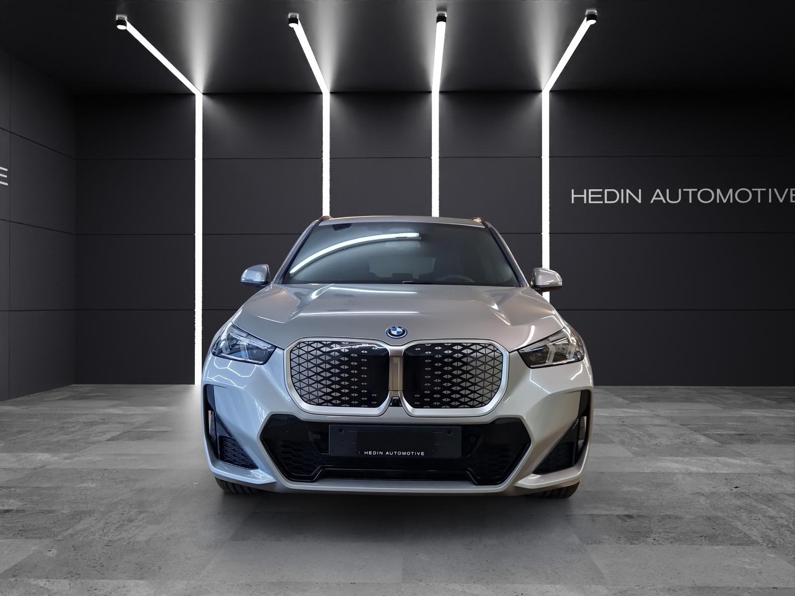 BMW iX1 30 xDrive-image-7