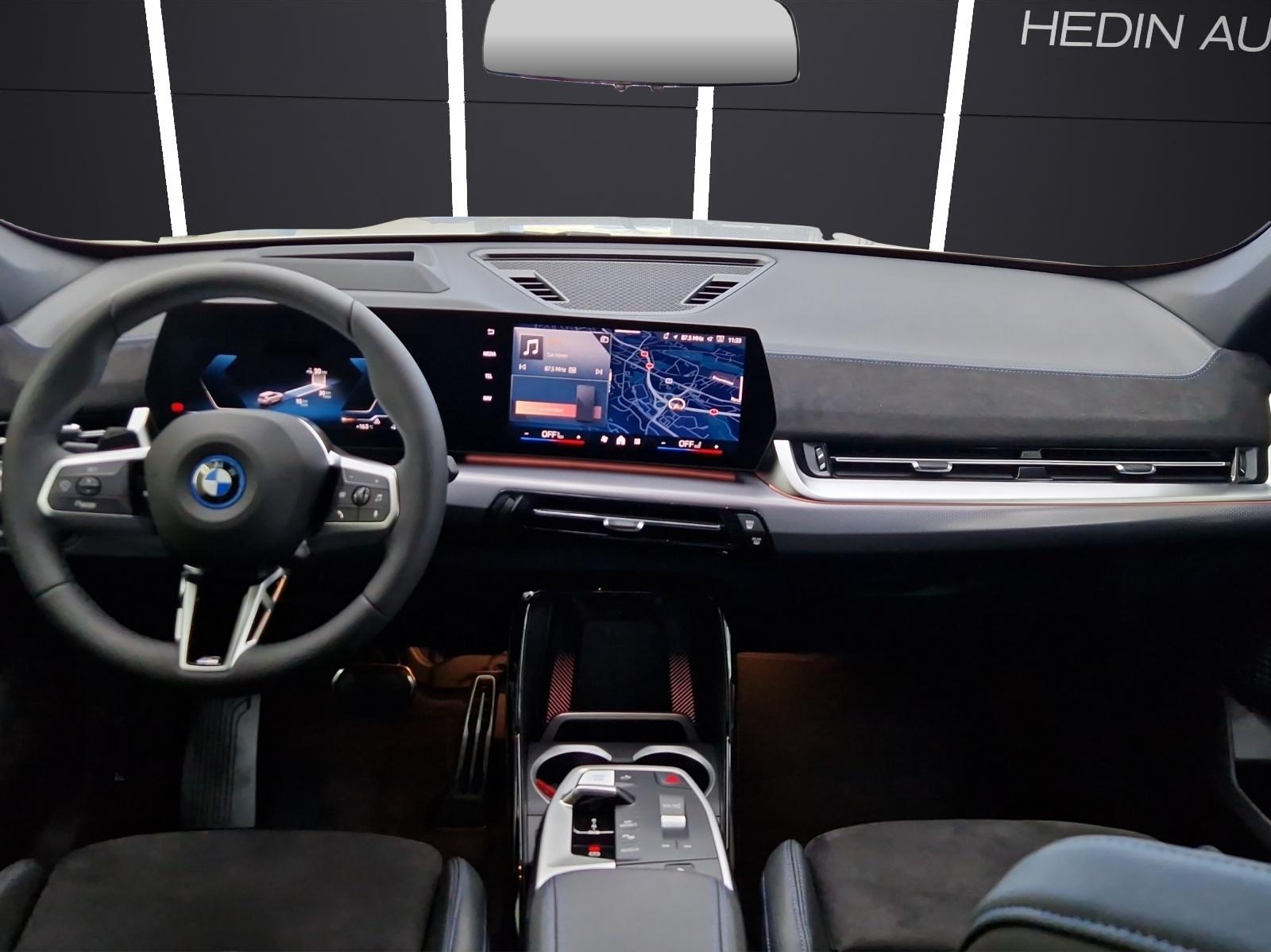 BMW iX1 30 xDrive-image-17