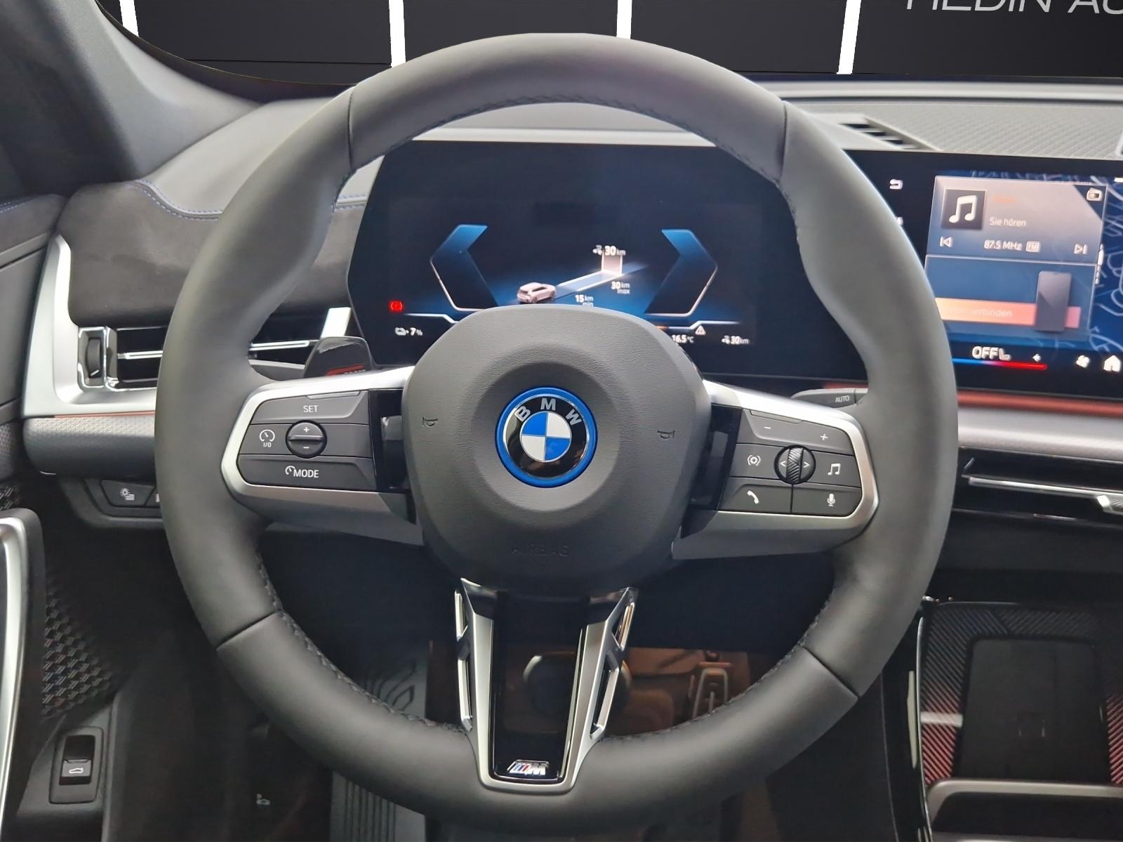 BMW iX1 30 xDrive-image-18