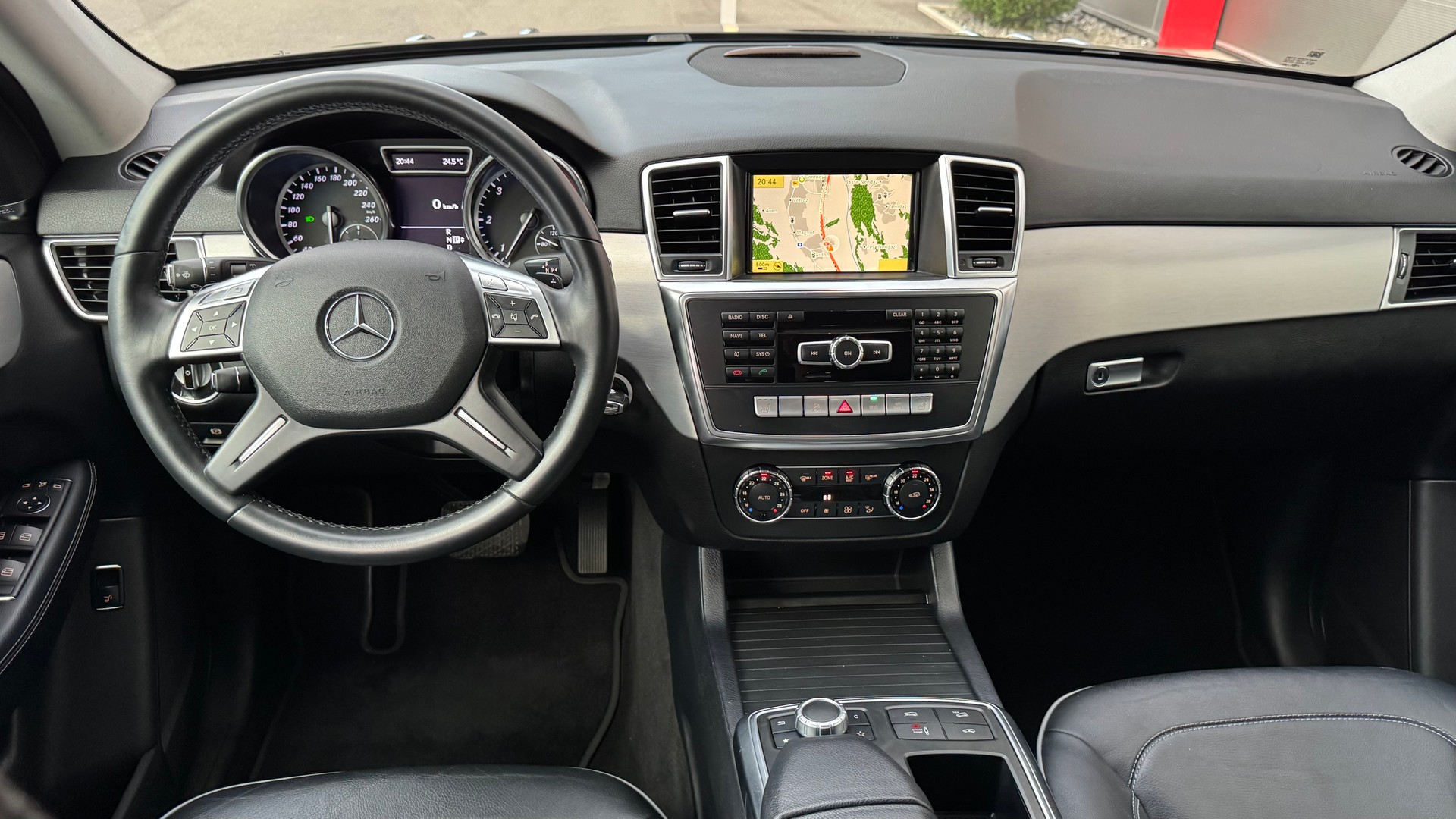 MERCEDES-BENZ ML 350 BlueTEC Edition 4Matic 7G-Tronic-image-12