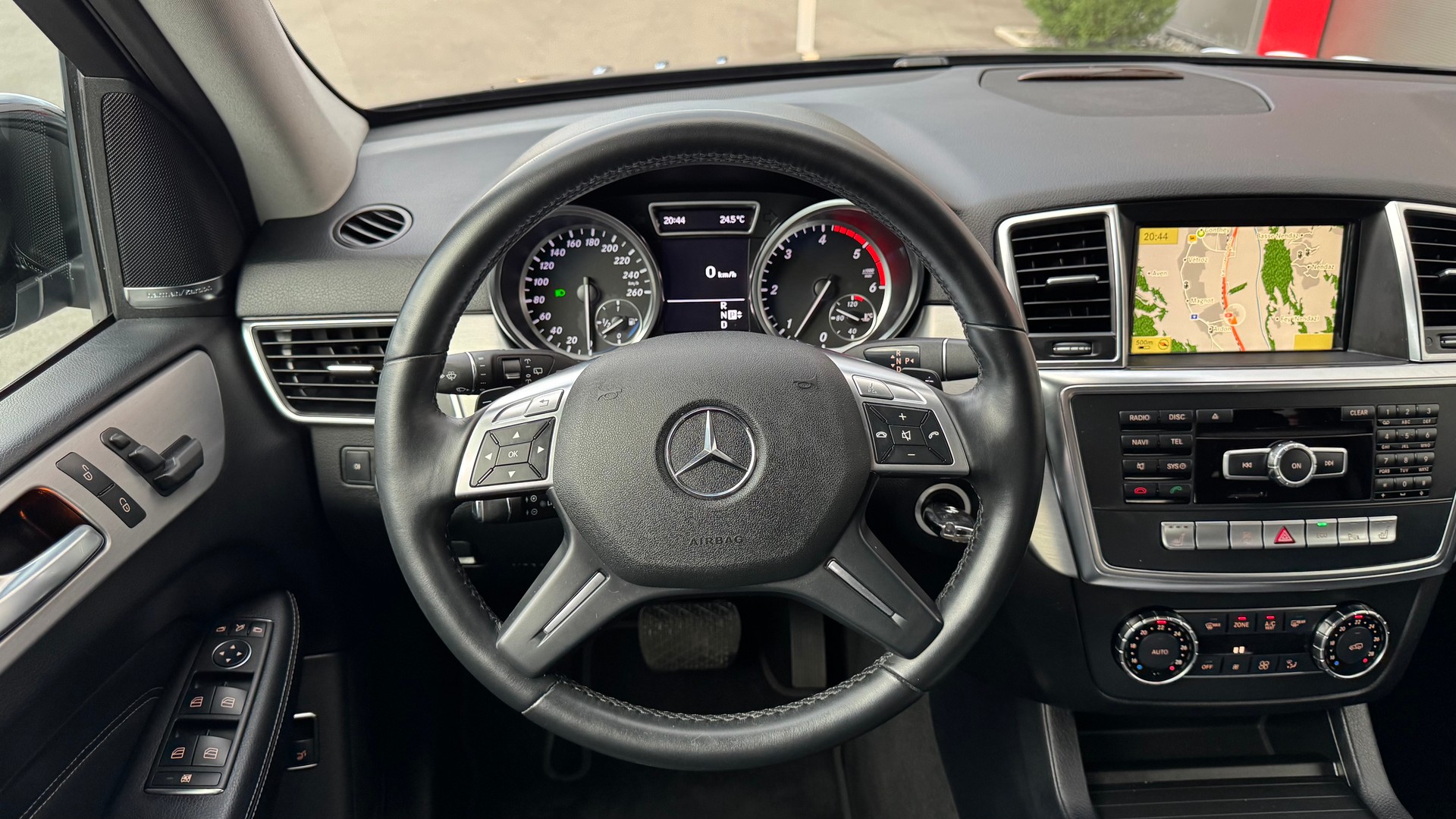 MERCEDES-BENZ ML 350 BlueTEC Edition 4Matic 7G-Tronic-image-10