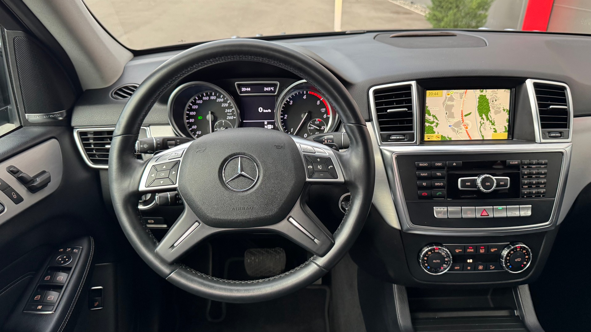 MERCEDES-BENZ ML 350 BlueTEC Edition 4Matic 7G-Tronic-image-11