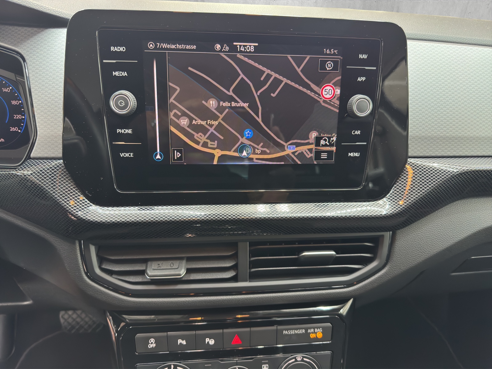 VW T-Cross 1.0 TSI EVO Life DSG-image-10