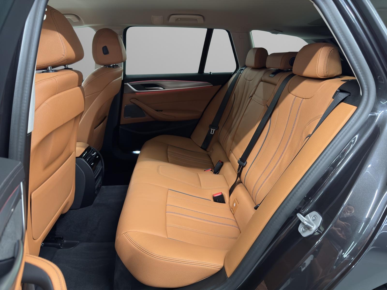 BMW 530d xDrive SAG Touring-image-13