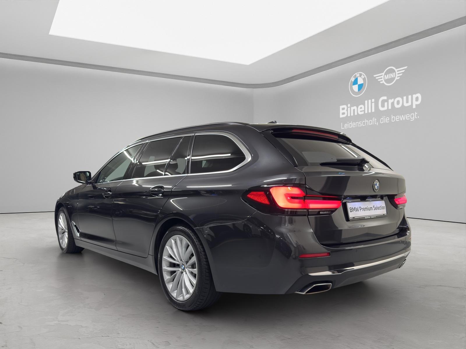 BMW 530d xDrive SAG Touring-image-2