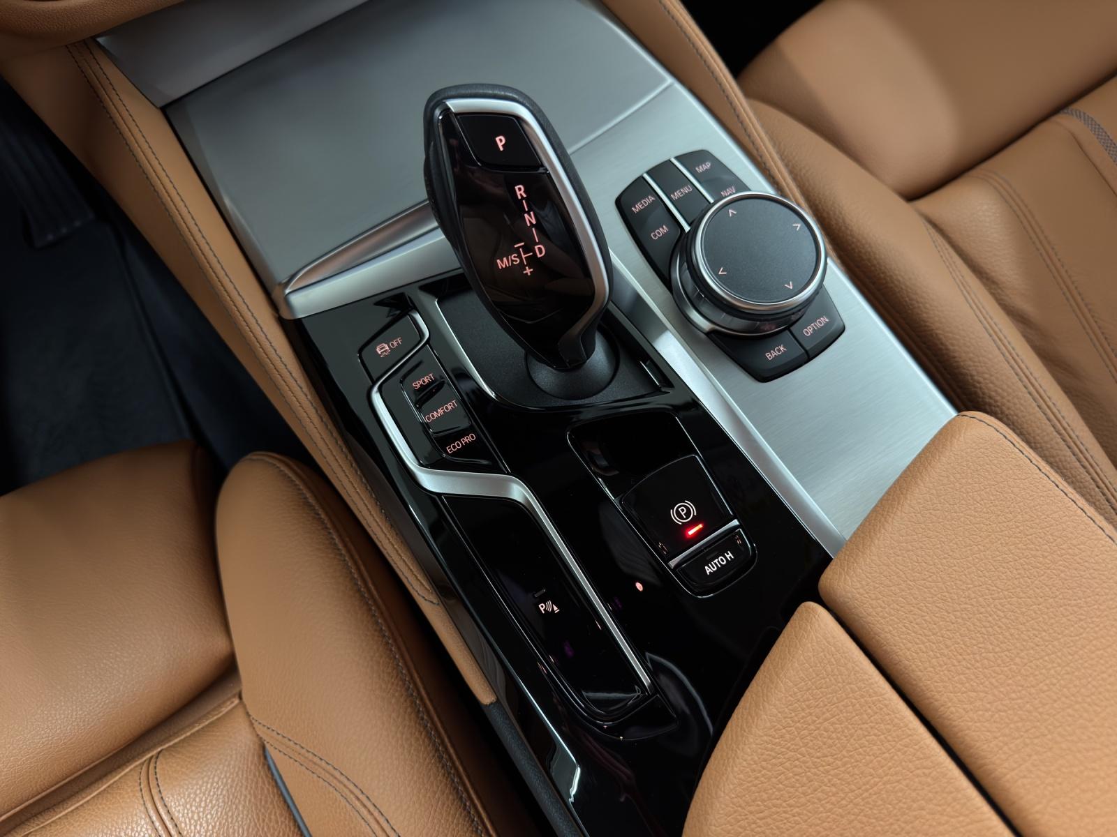 BMW 530d xDrive SAG Touring-image-19