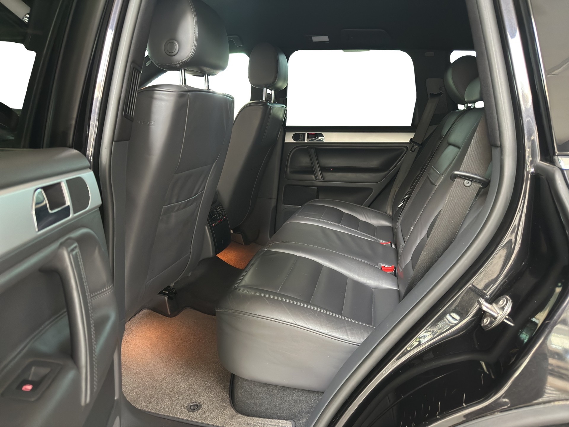 VW Touareg 5.0 TDI V10 Automatic-image-16