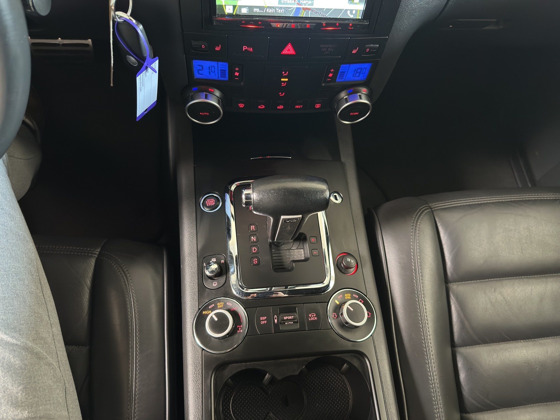 VW Touareg 5.0 TDI V10 Automatic-image-24