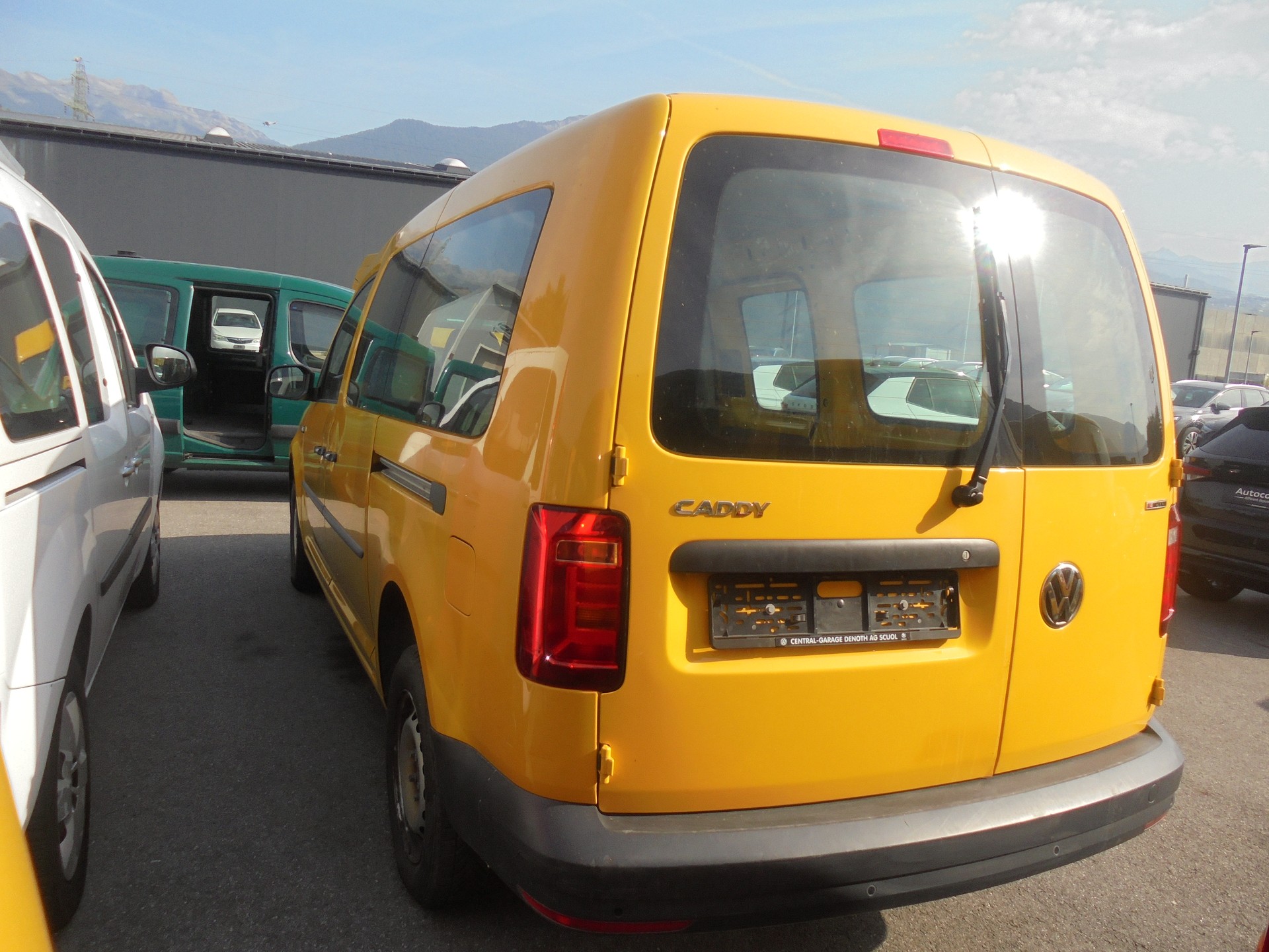 VW Caddy Maxi 2.0TDI 4Motion BlueMotion Technology-image-3