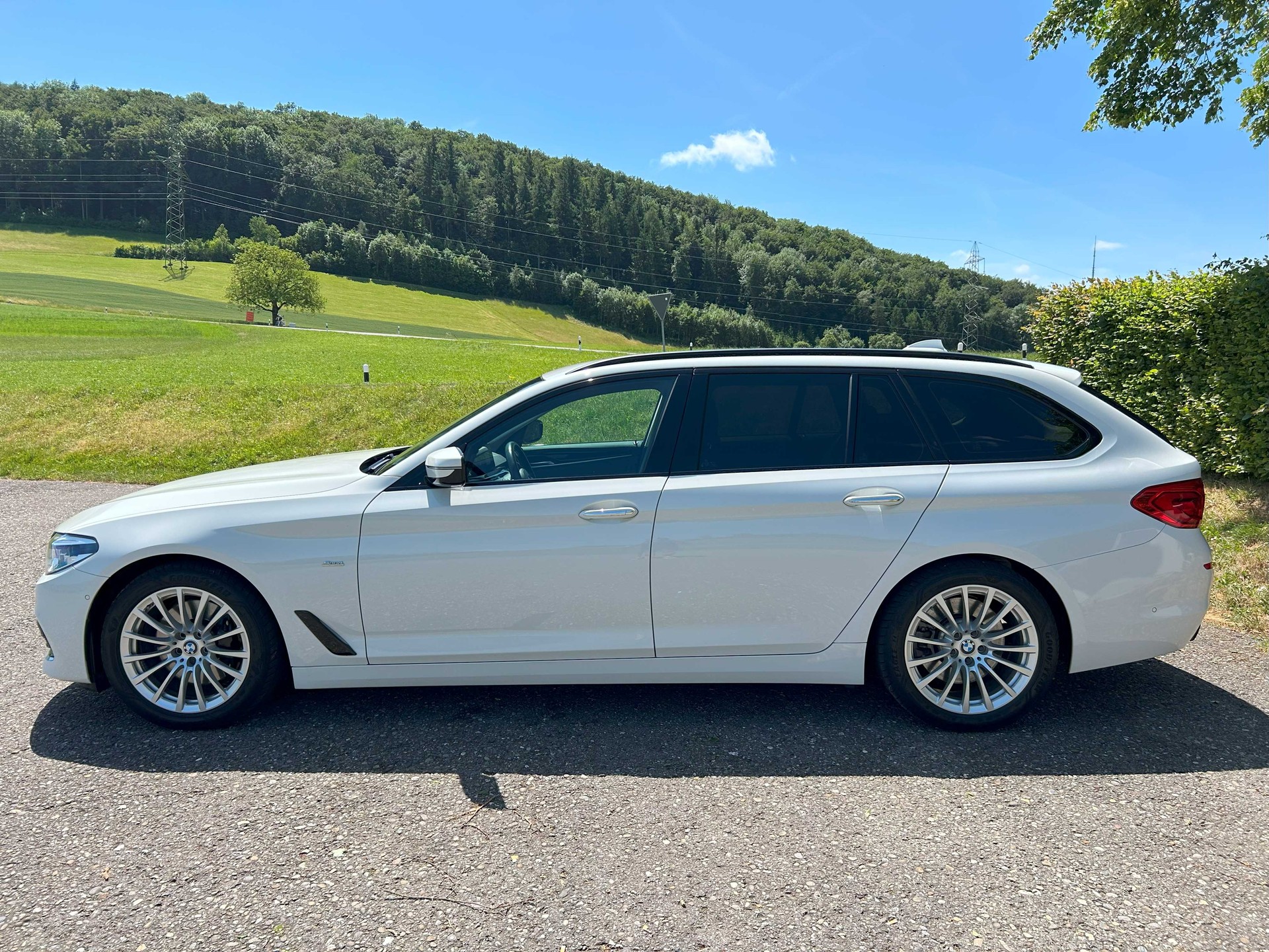 BMW Sport Touring-image-1