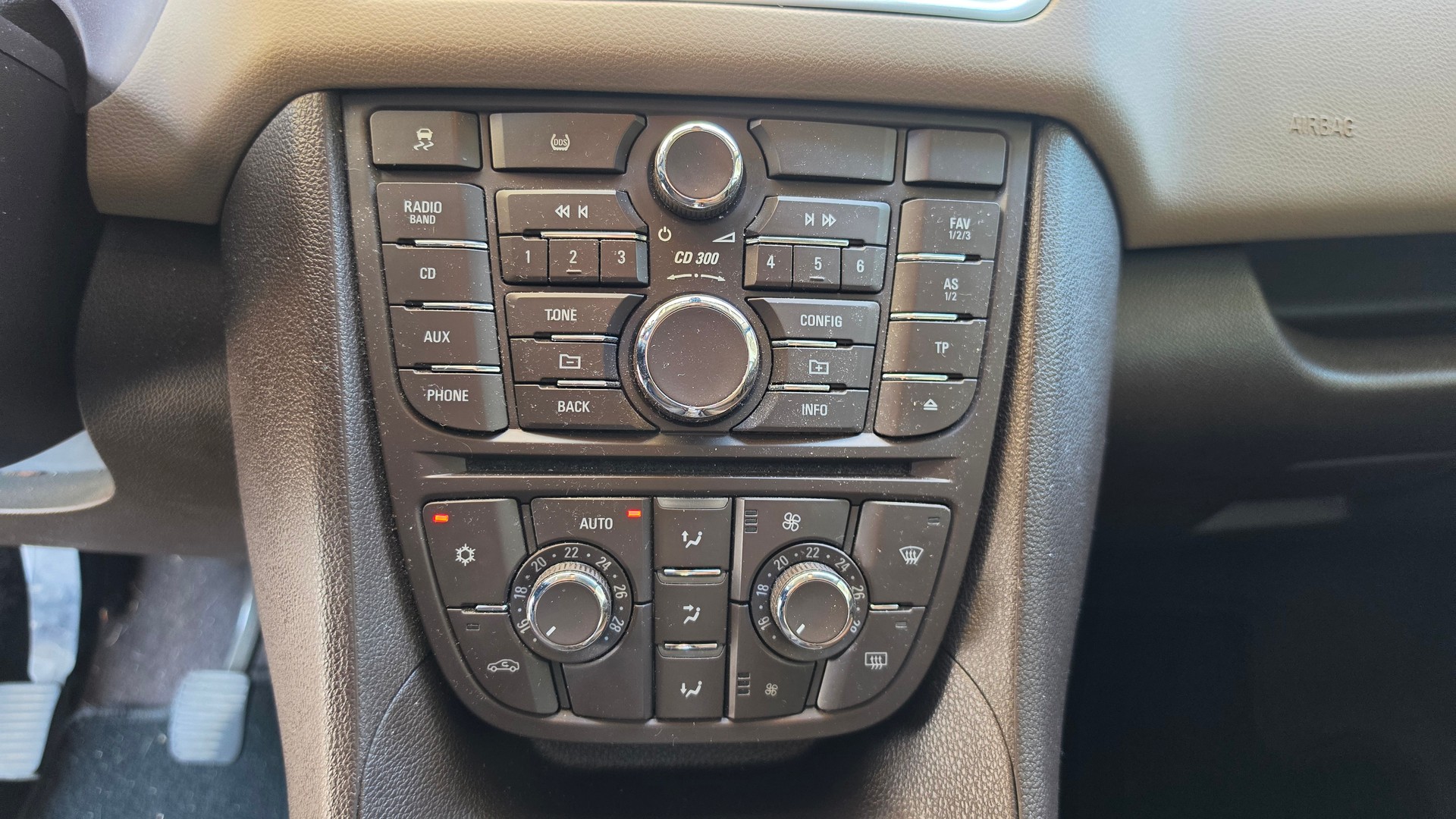 OPEL Meriva 1.4 Turbo Cosmo-image-12