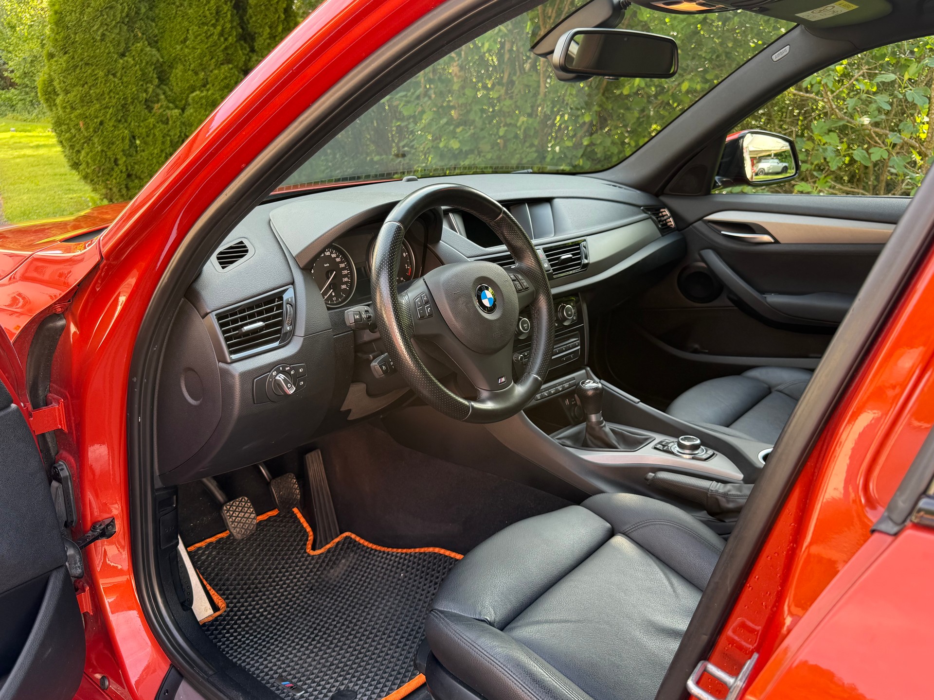 BMW X1 xDrive 28i Sport Line-image-10