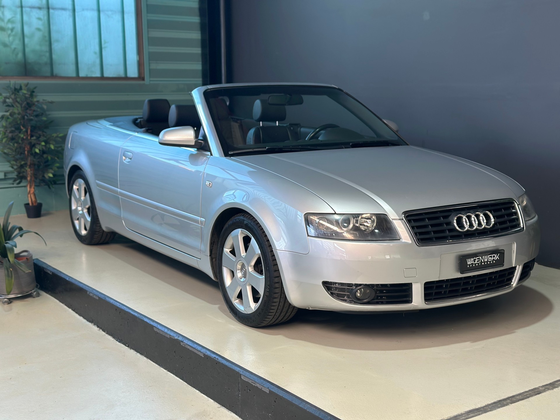 AUDI A4 Cabriolet 2.4 V6-image-0