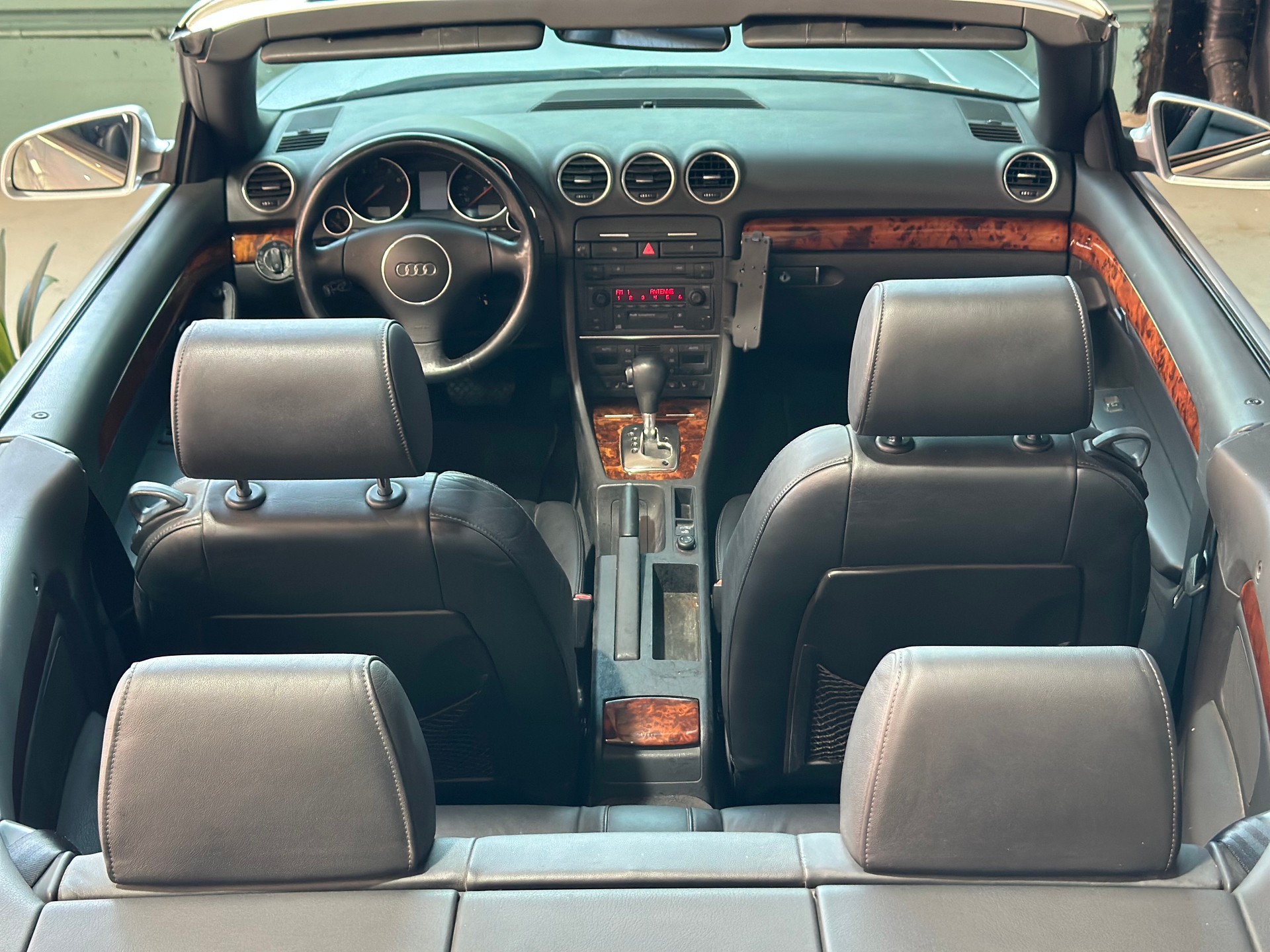 AUDI A4 Cabriolet 2.4 V6-image-11