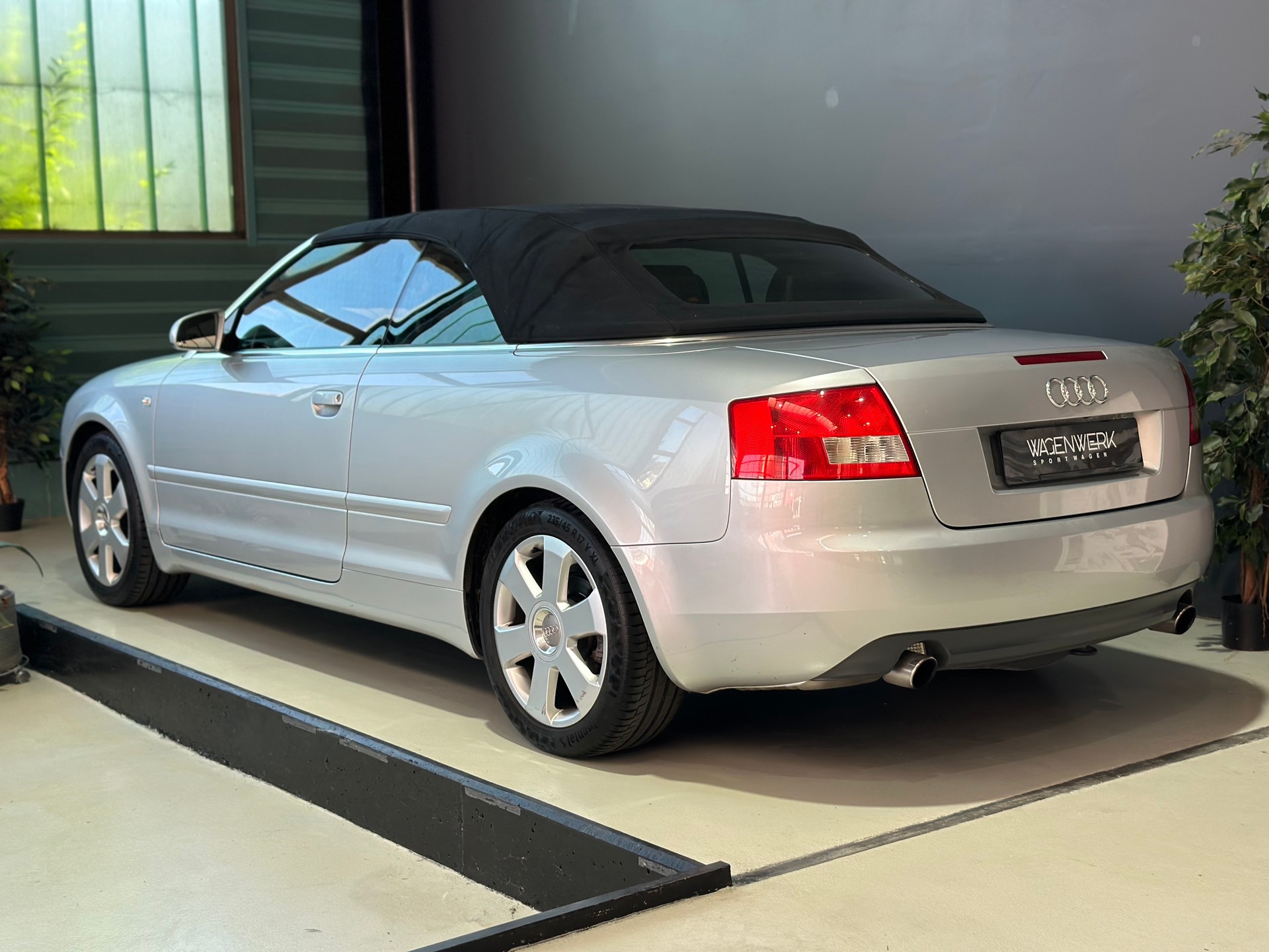 AUDI A4 Cabriolet 2.4 V6-image-6