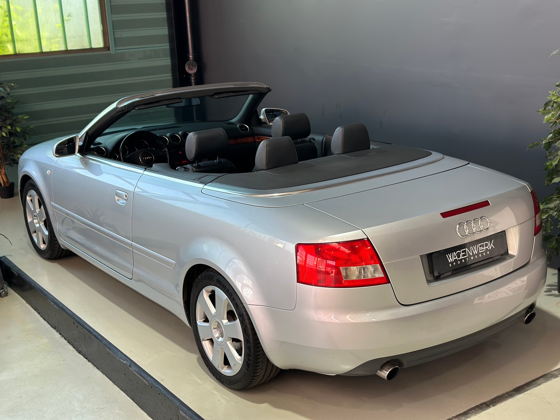 AUDI A4 Cabriolet 2.4 V6-image-10