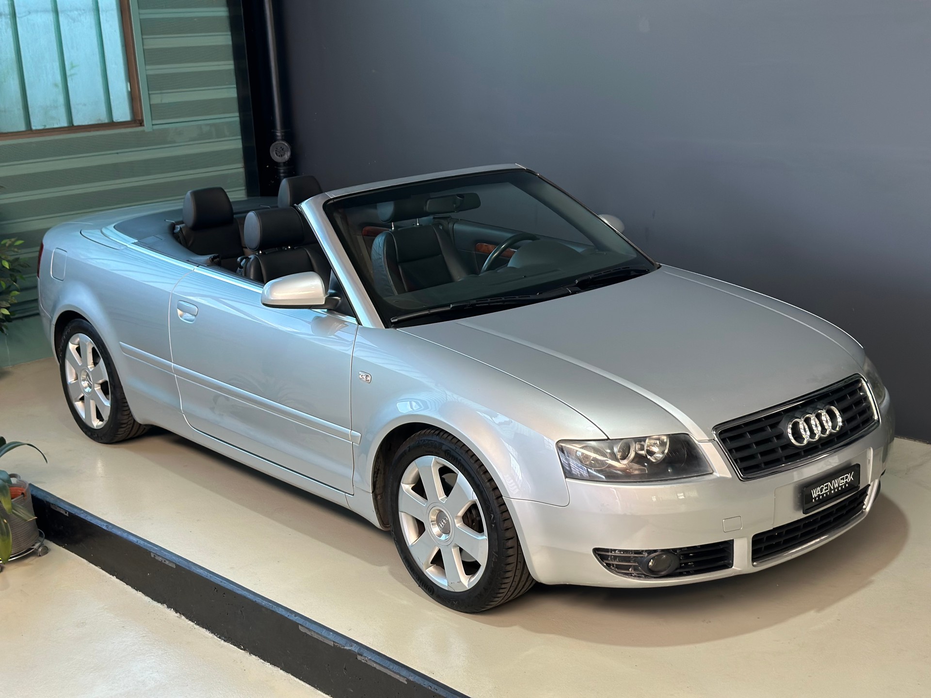 AUDI A4 Cabriolet 2.4 V6-image-4